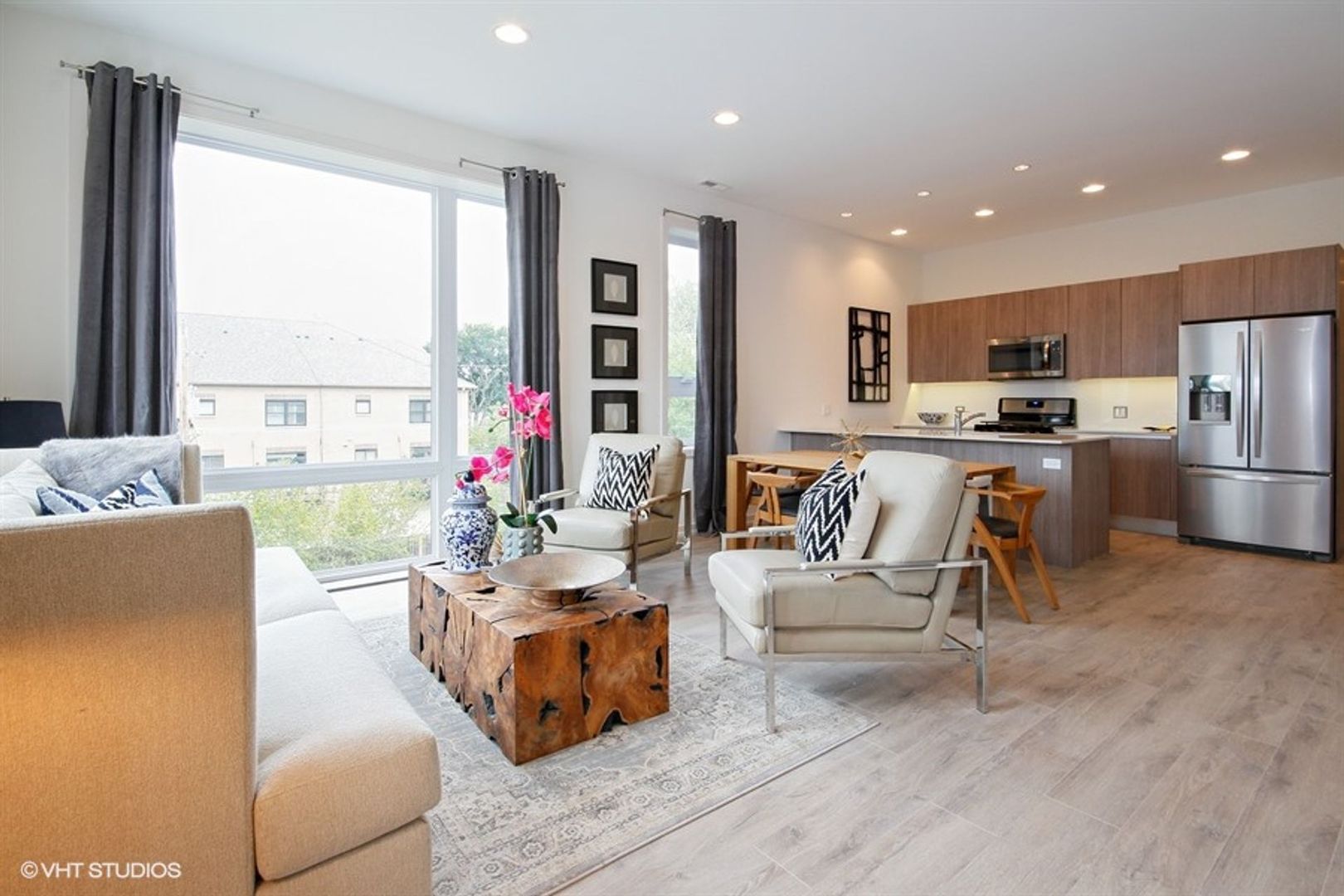 Chicago Apartment: 4111-4119 N Narragansett Ave
