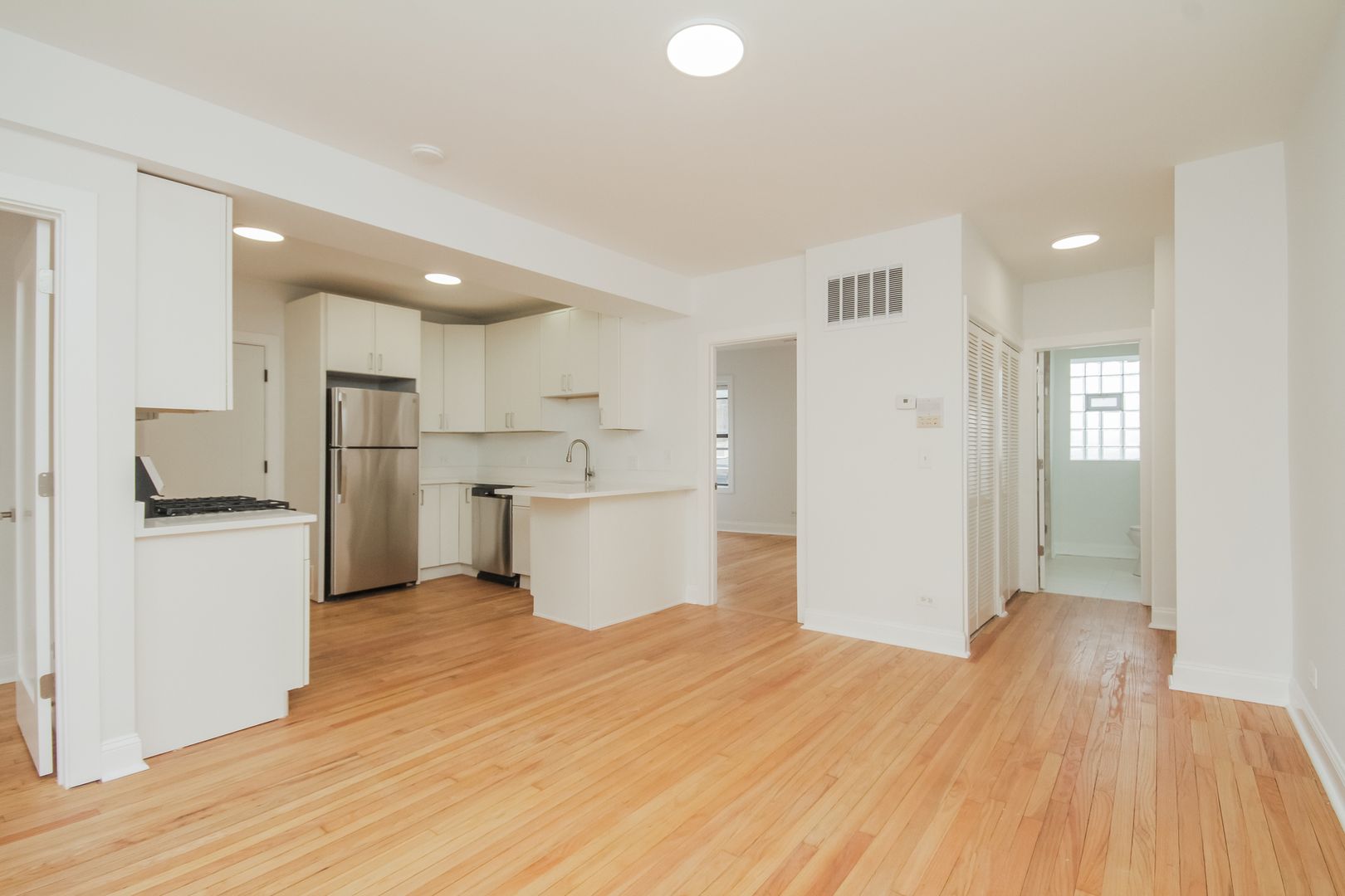 Chicago Apartment: 3731 N Kimball Ave