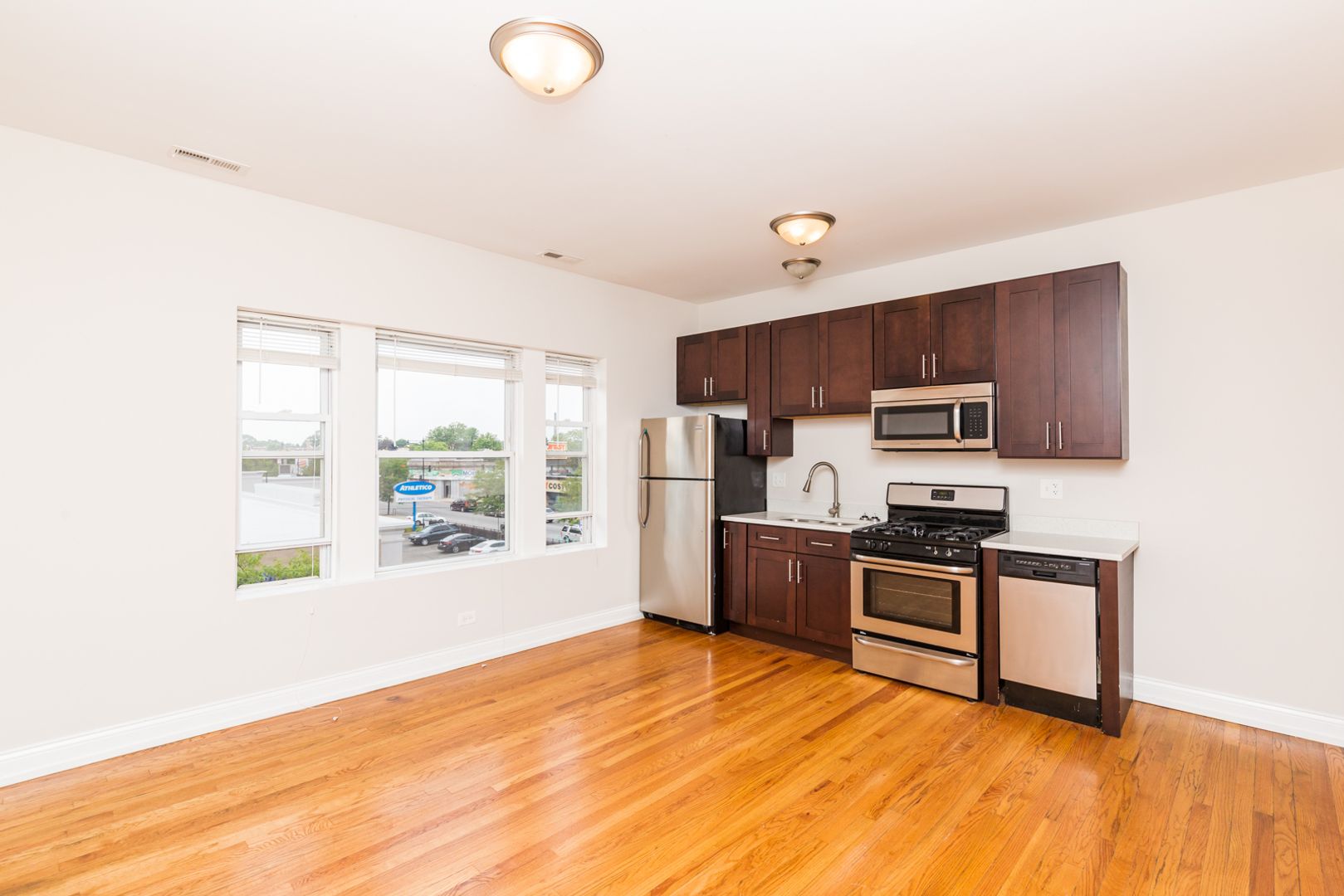 Chicago Apartment: 4050 N Milwaukee Ave.