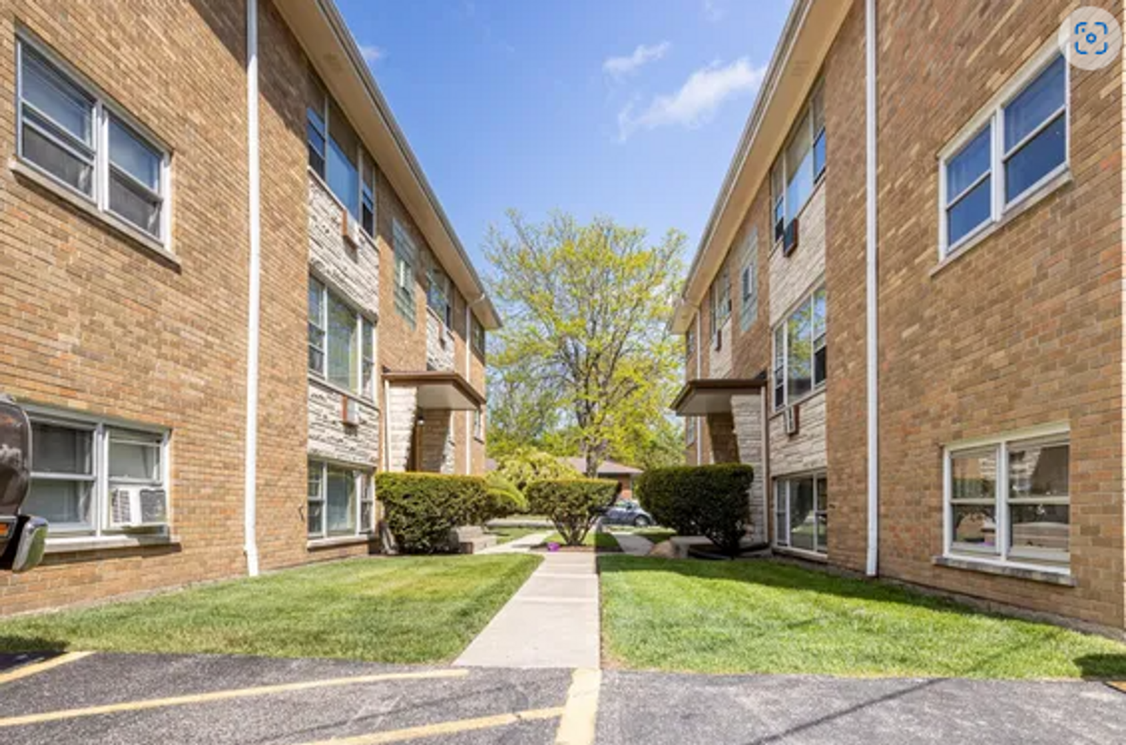 Mundelein Apartment: 264 N Lake Street
