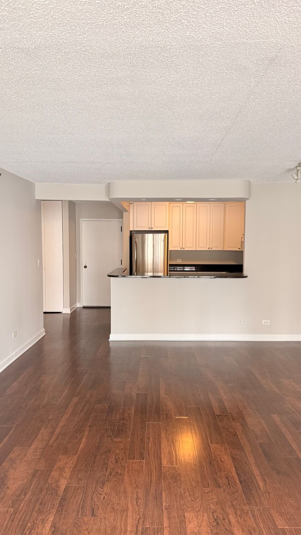 Chicago Apartment: 10 E Ontario St