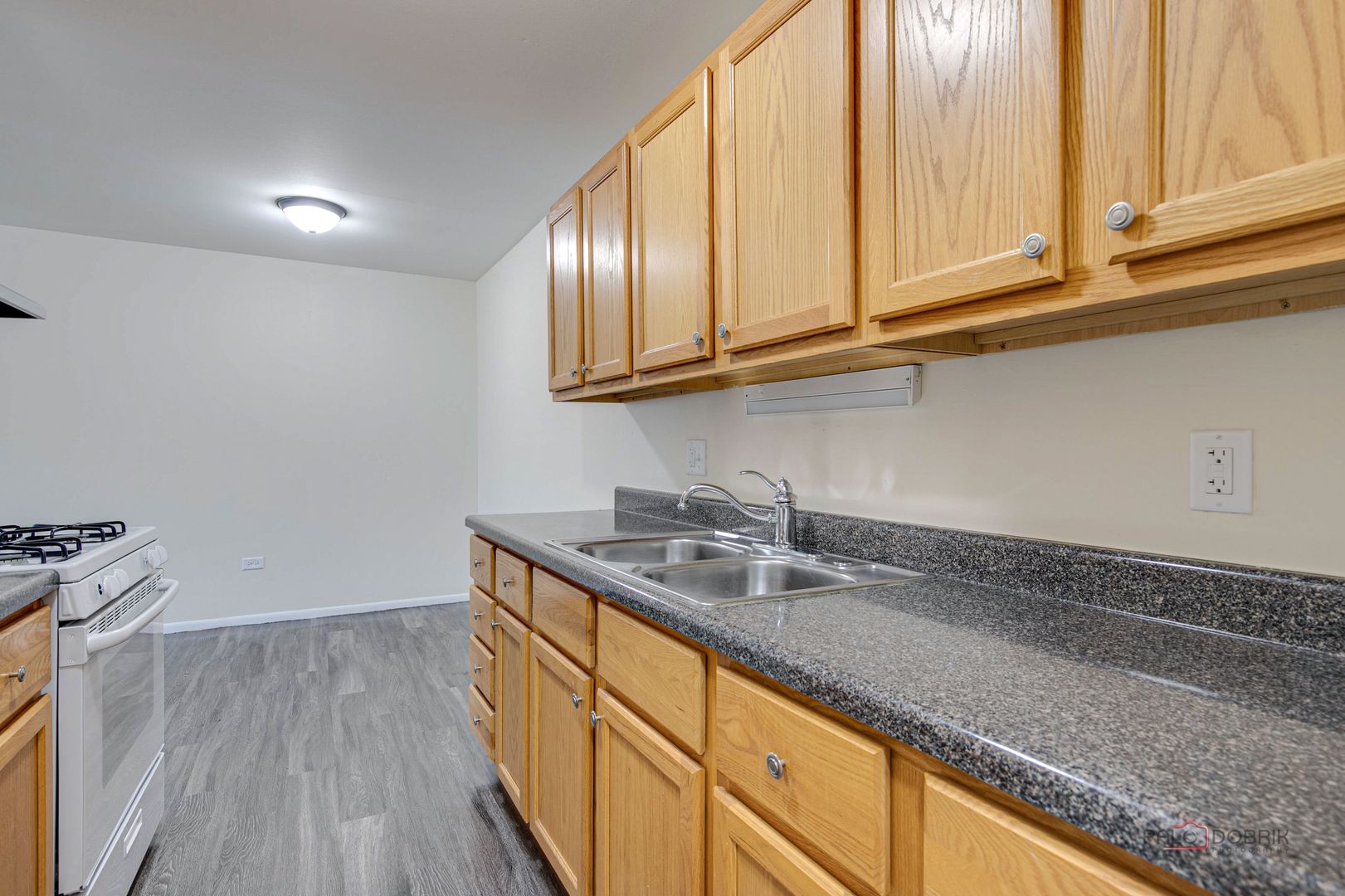 Mundelein Apartment: 550 Deepwoods Drive