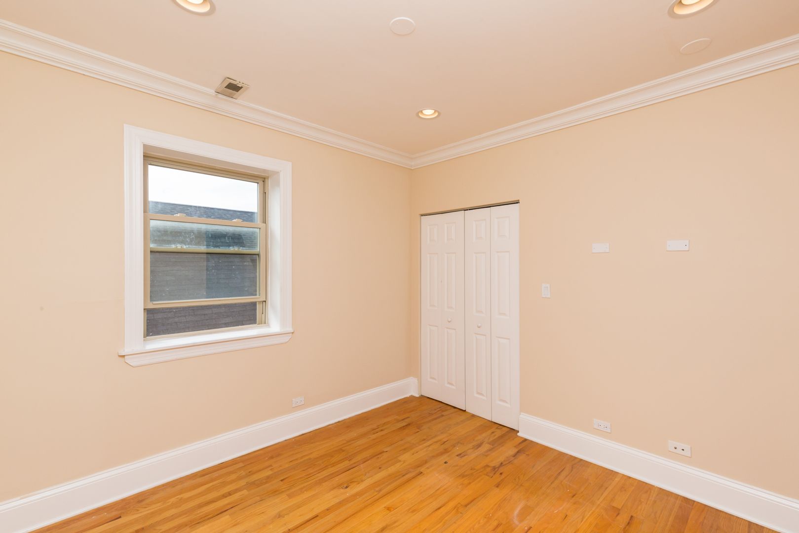 Chicago Apartment: 3508 W Cortland