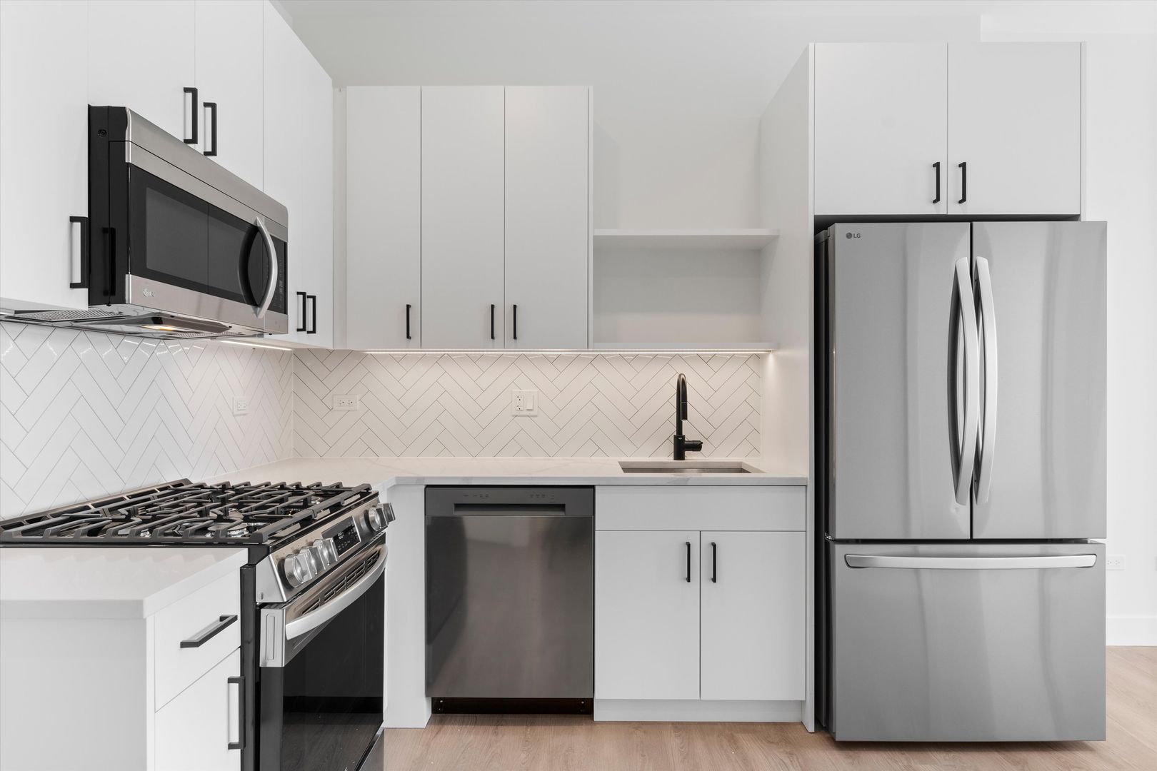Chicago Apartment: 3140 N Clybourn Ave