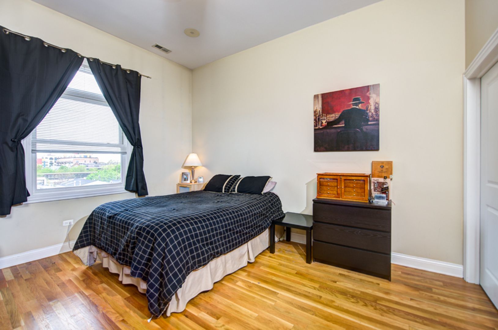 Chicago Apartment: 2730 N Ashland Ave