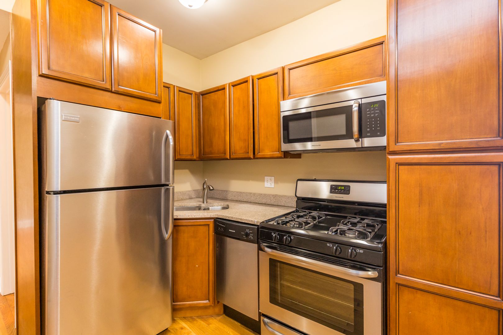 Chicago Apartment: 3731 N Kimball Ave