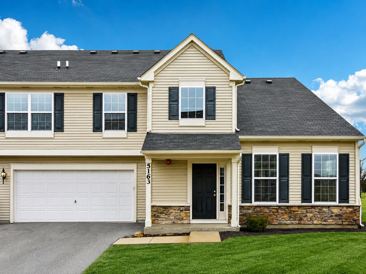 Matteson Townhome: 4962 Bennett St