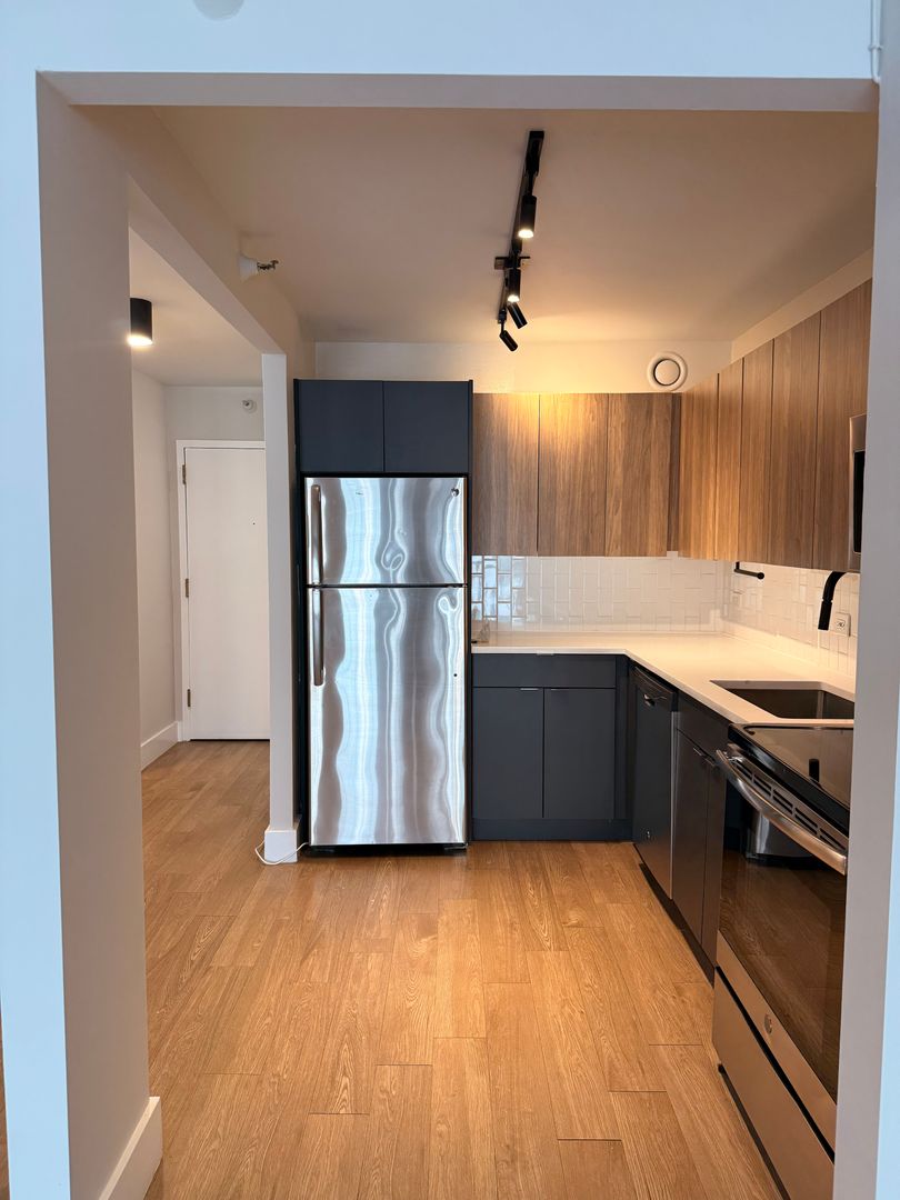 Chicago Apartment: 10 E Ontario St