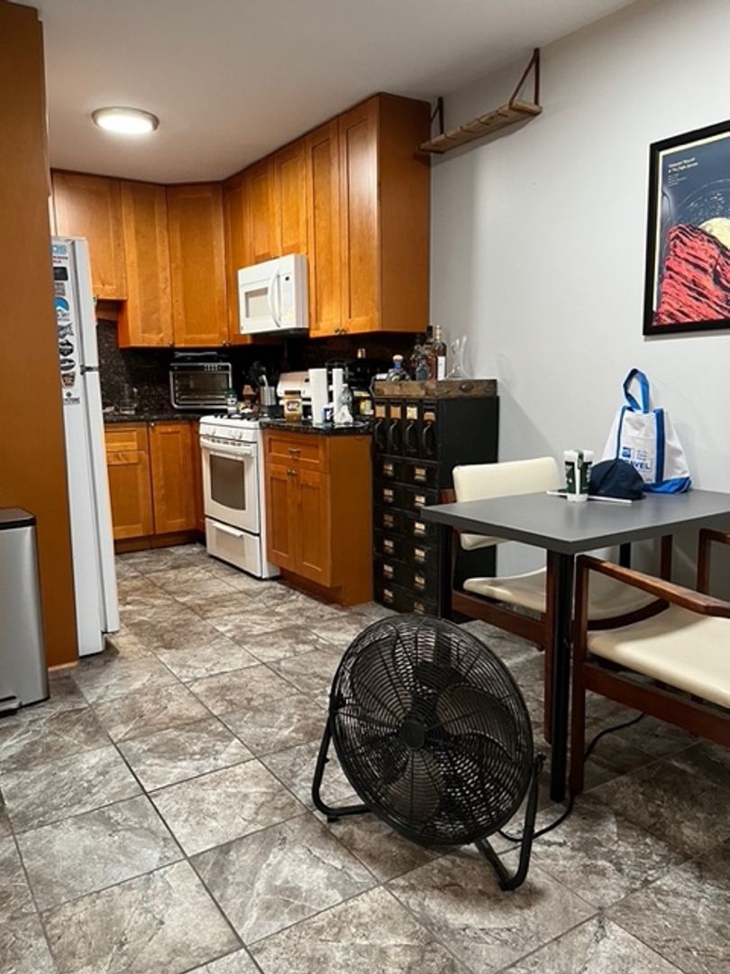 Downers Grove Apartment: 5202 Washington Street
