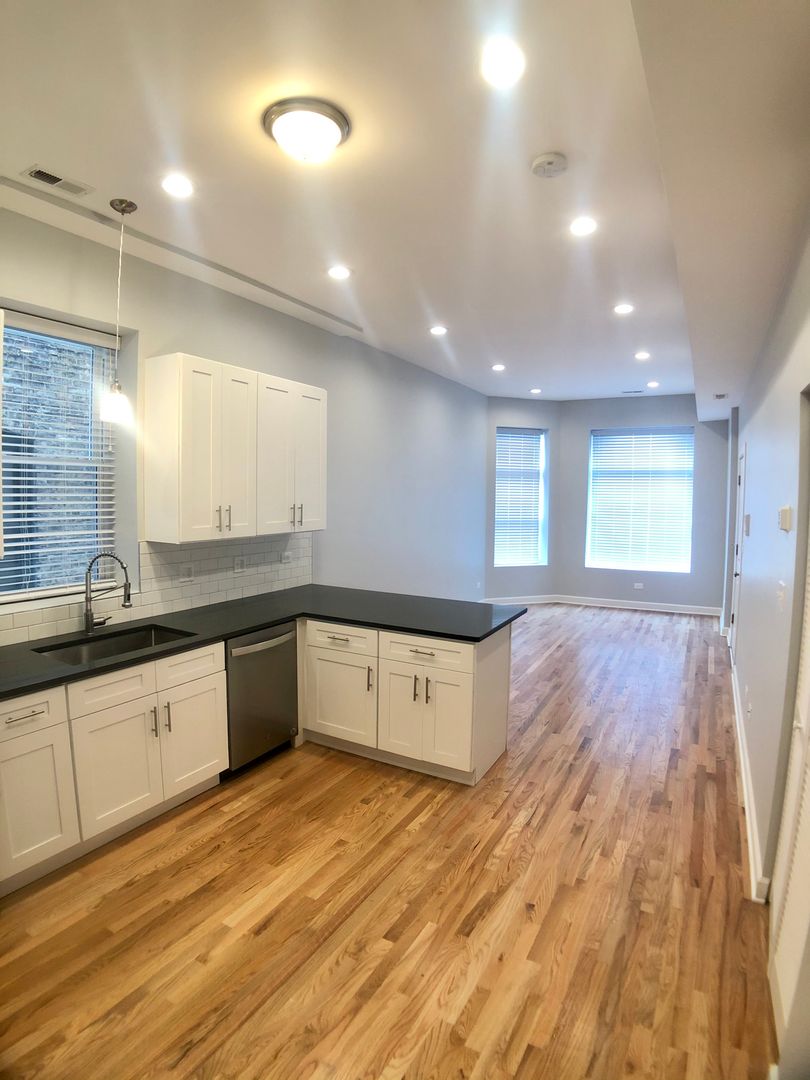Chicago Apartment: 2011 N California Ave