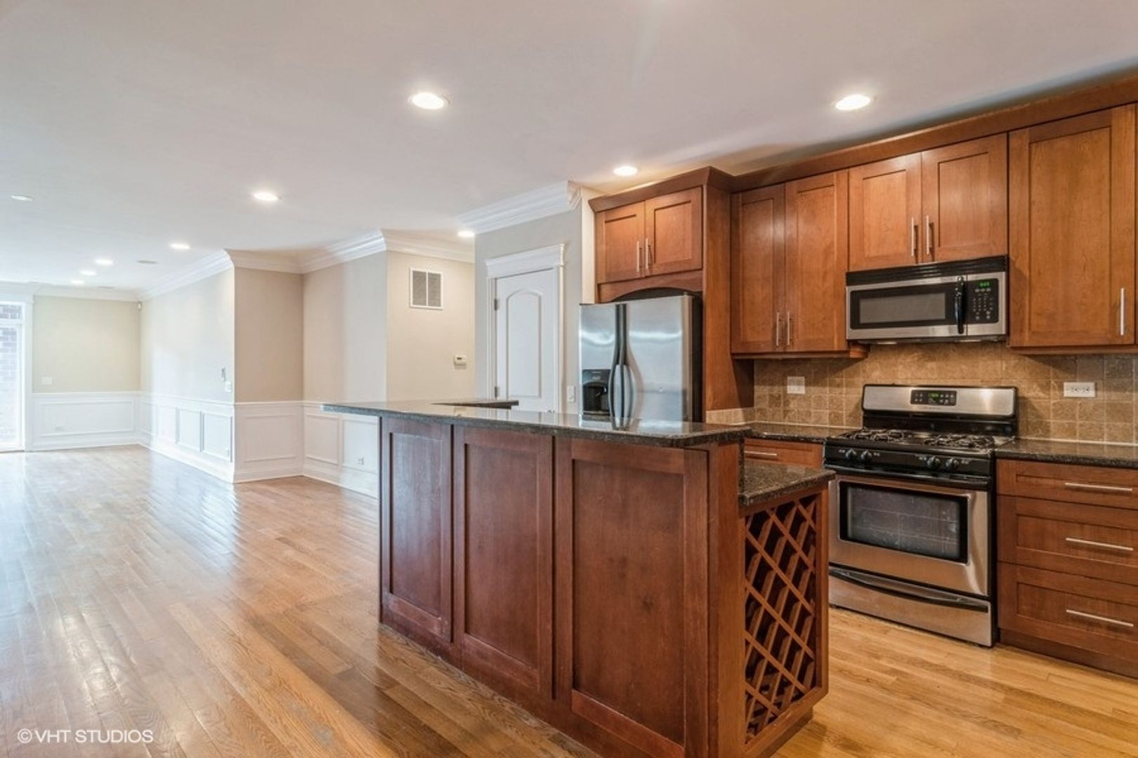 Chicago Apartment: 2902-2910 W Belmont Ave