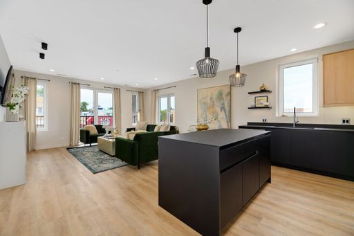 OAK PARK 2 BED 2 BATH WITH CONDO QUALITY FINISHES – photo 1