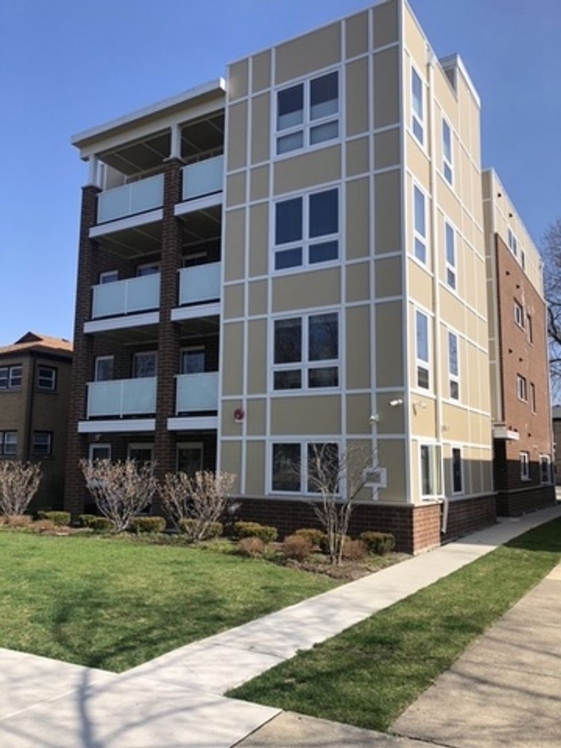 Park Ridge Apartment: 515 Summit Ave