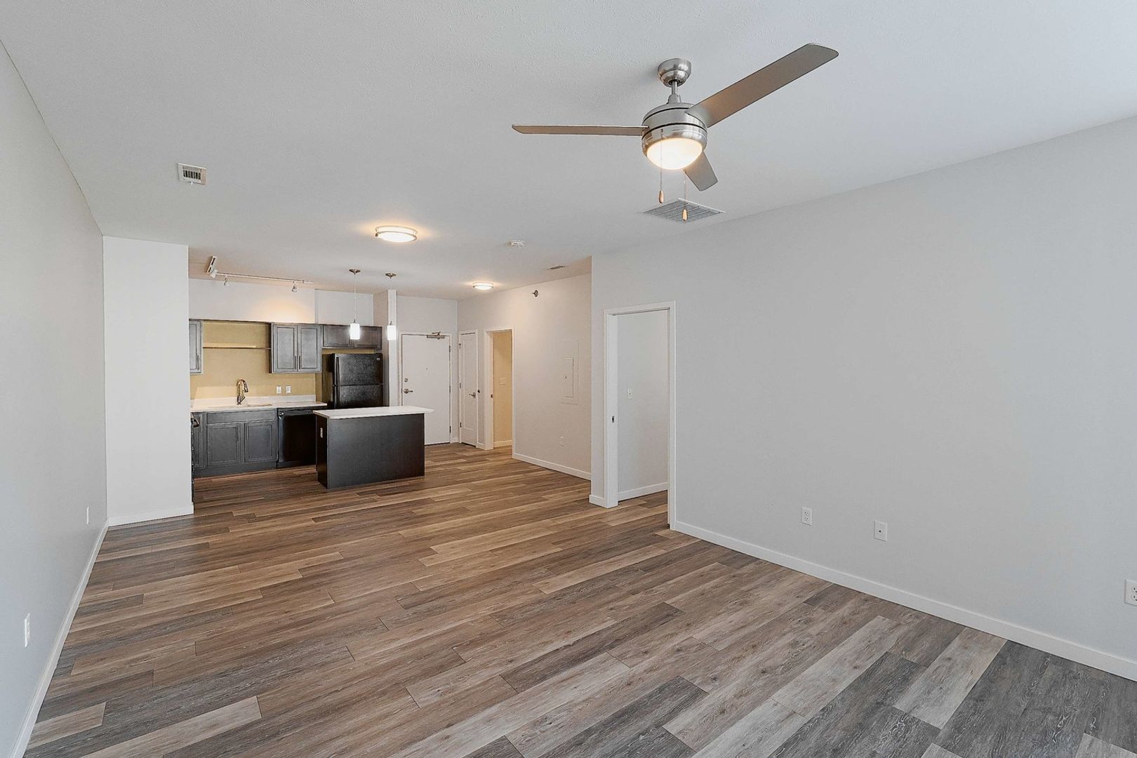 Mishawaka Apartment: 116 W Mishawaka Ave