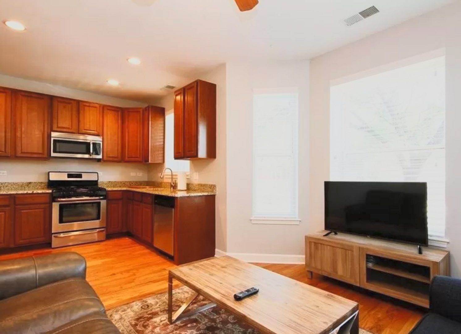 Chicago Apartment: 3045 W Fullerton Ave