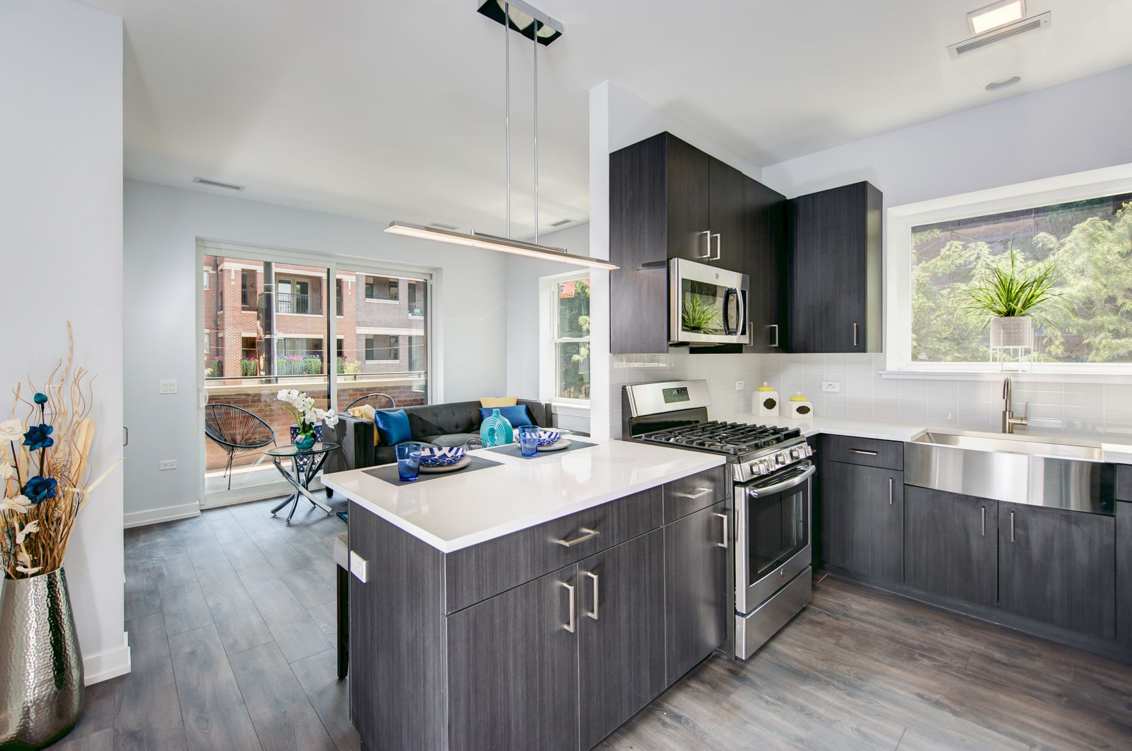 Chicago Apartment: 904 & 909 W Montana Street
