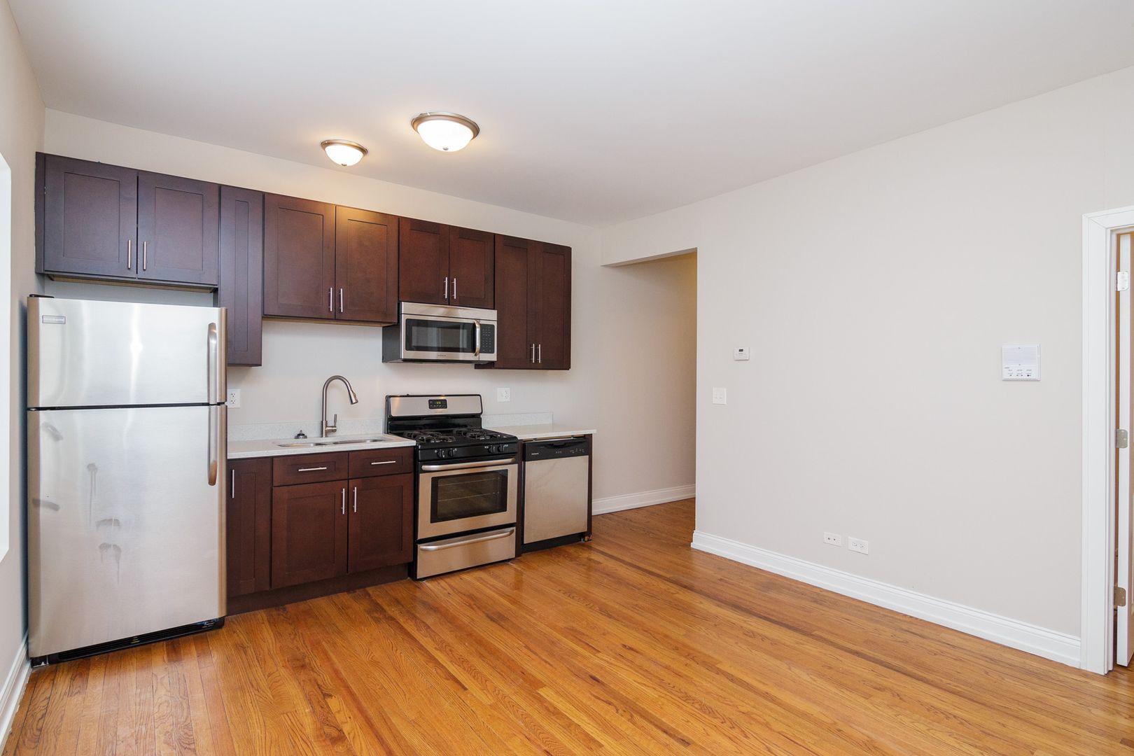 Chicago Apartment: 4050 N Milwaukee Ave.