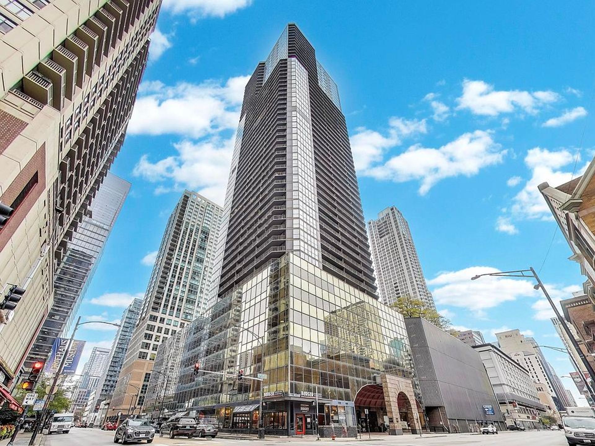 Chicago Apartment: 10 E Ontario St