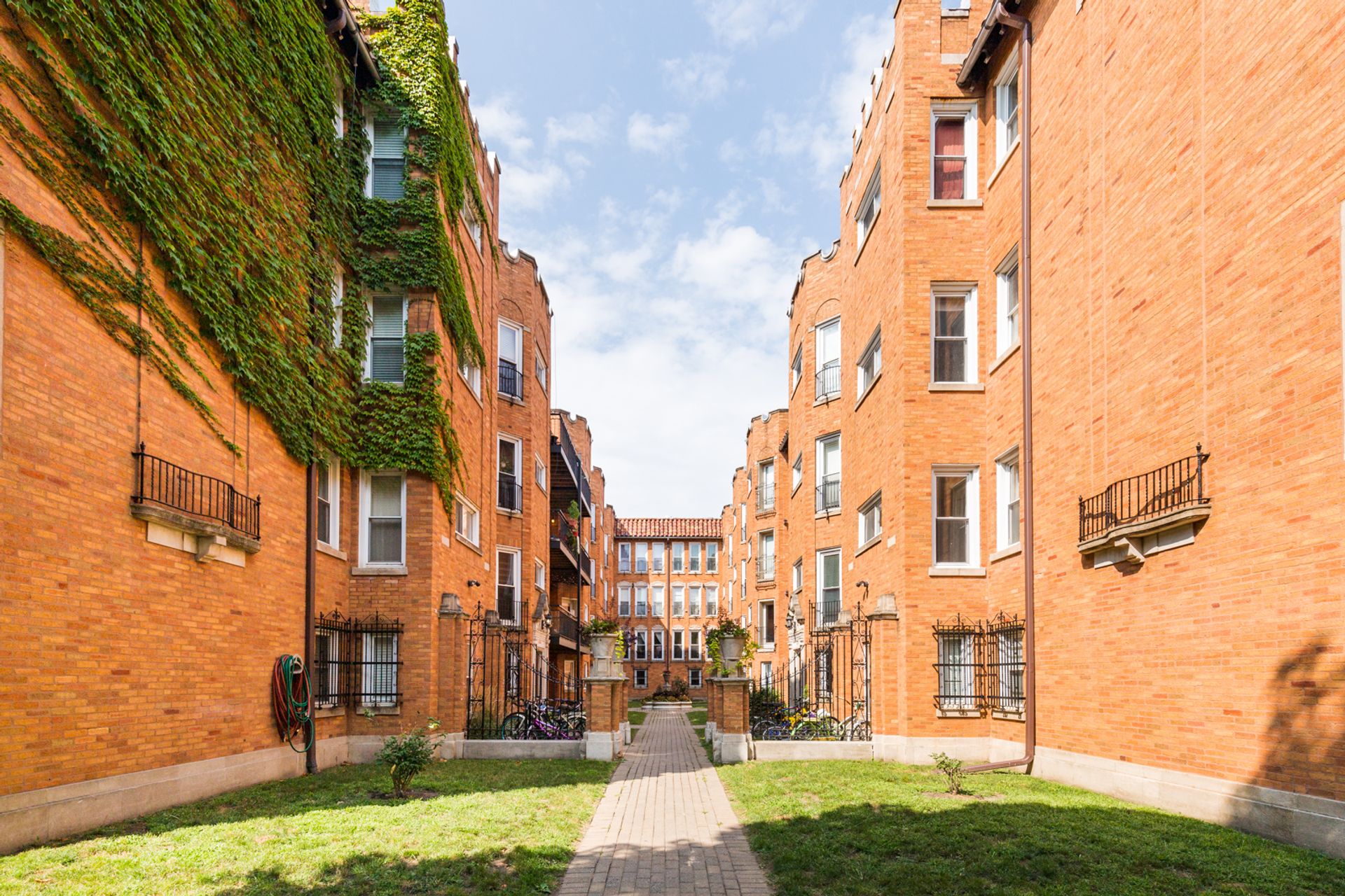 Chicago Apartment: 1638-46 W Greenleaf Ave