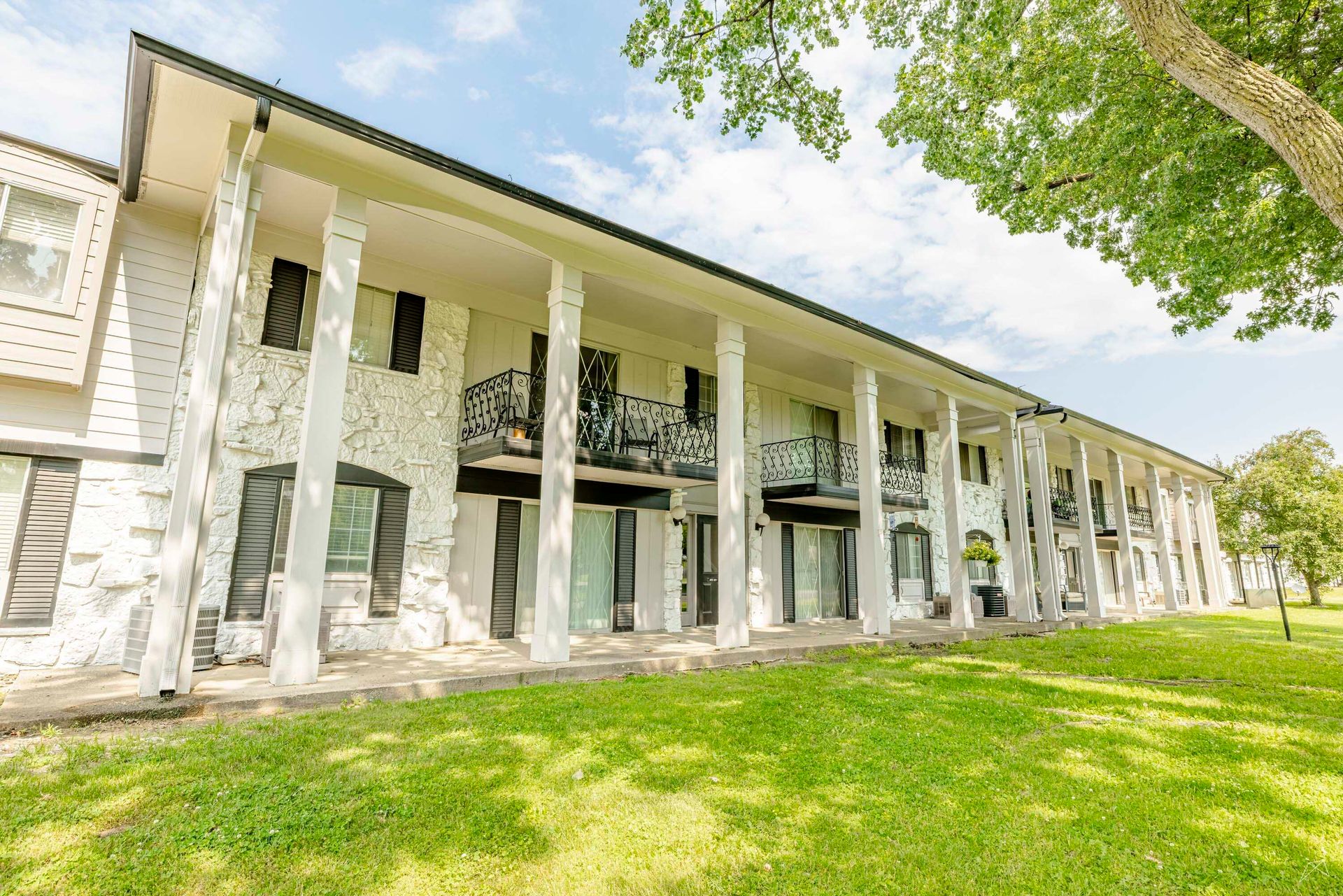 South Bend Apartment: 3001 E Jefferson Blvd