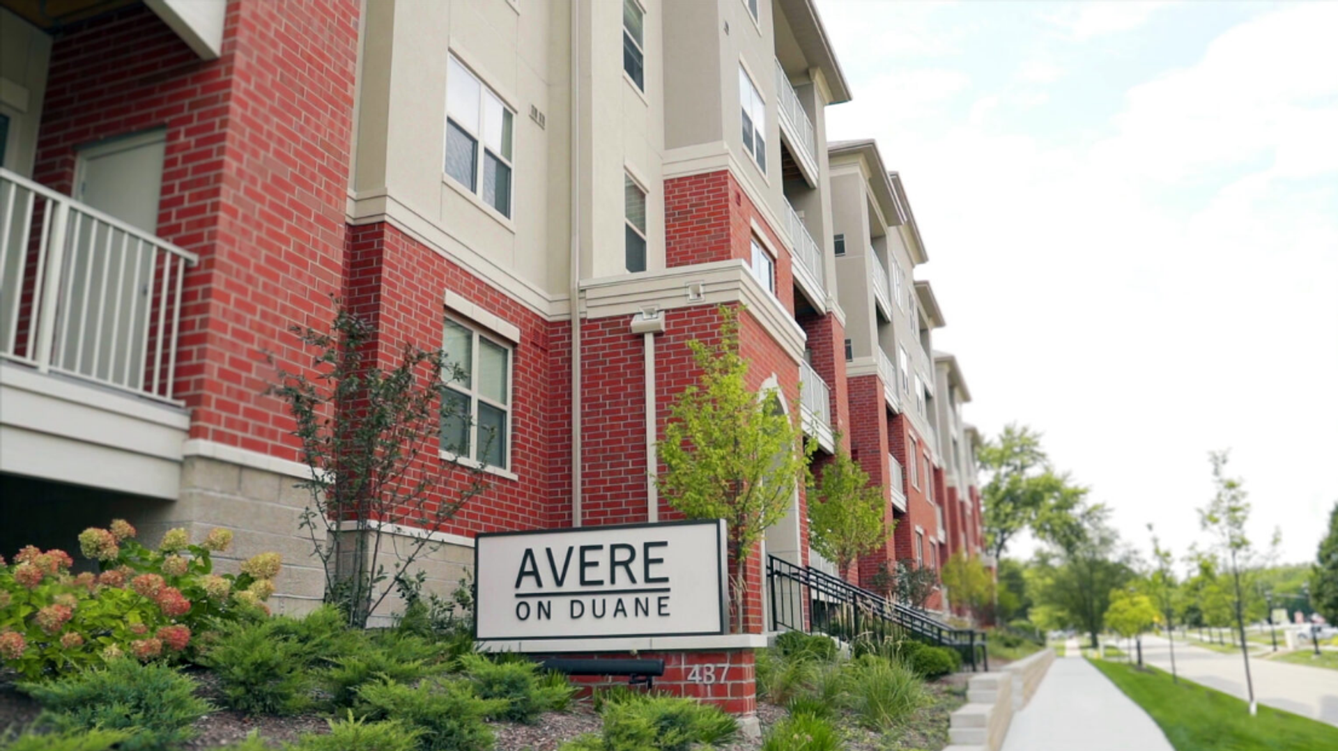 Glen Ellyn Apartment: 437 Duane Street