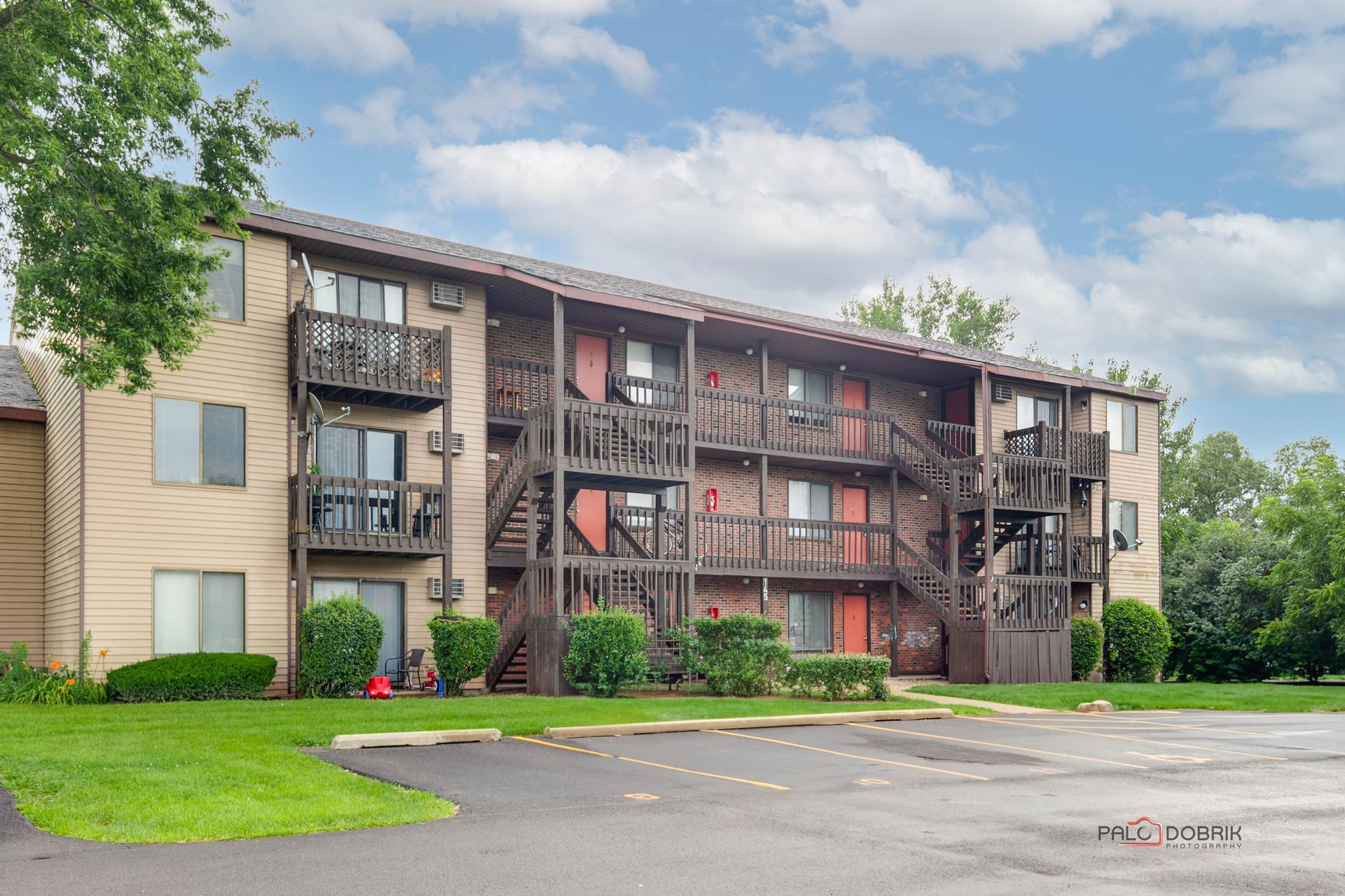 Grayslake Apartment: 145 & 185 Glen St