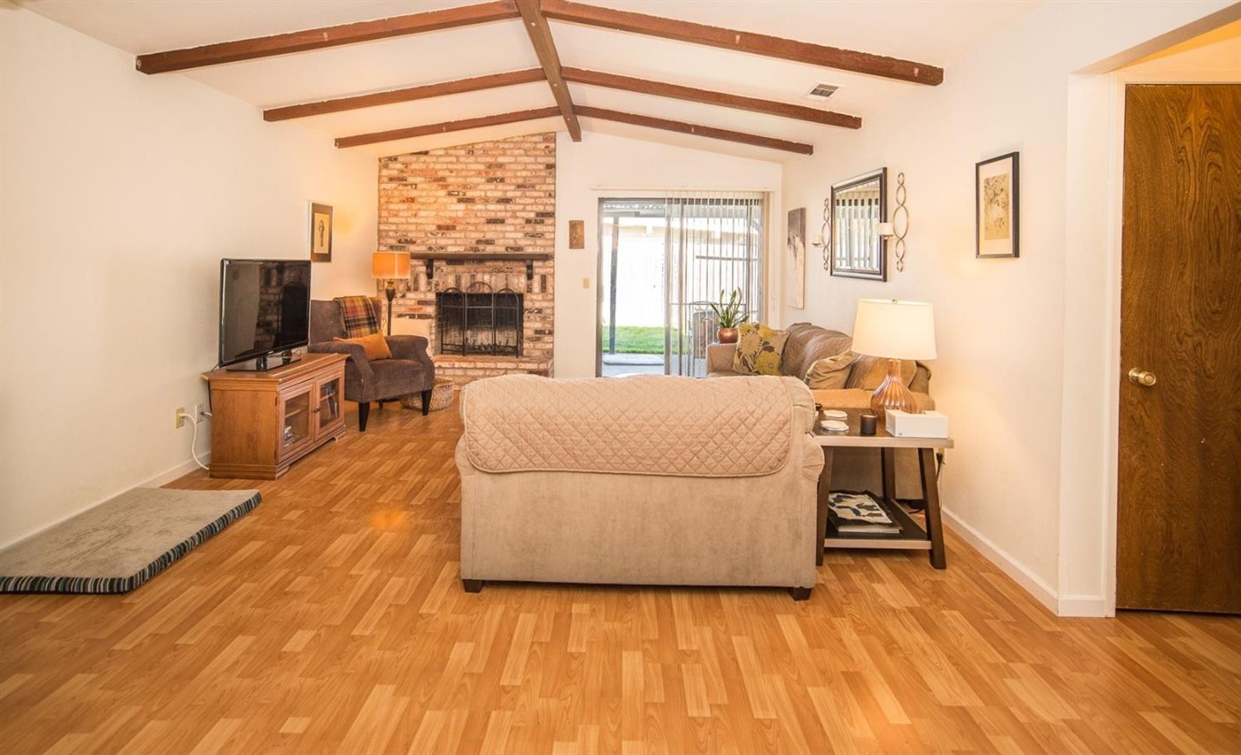 Woodland House: 854 Del Oro Street