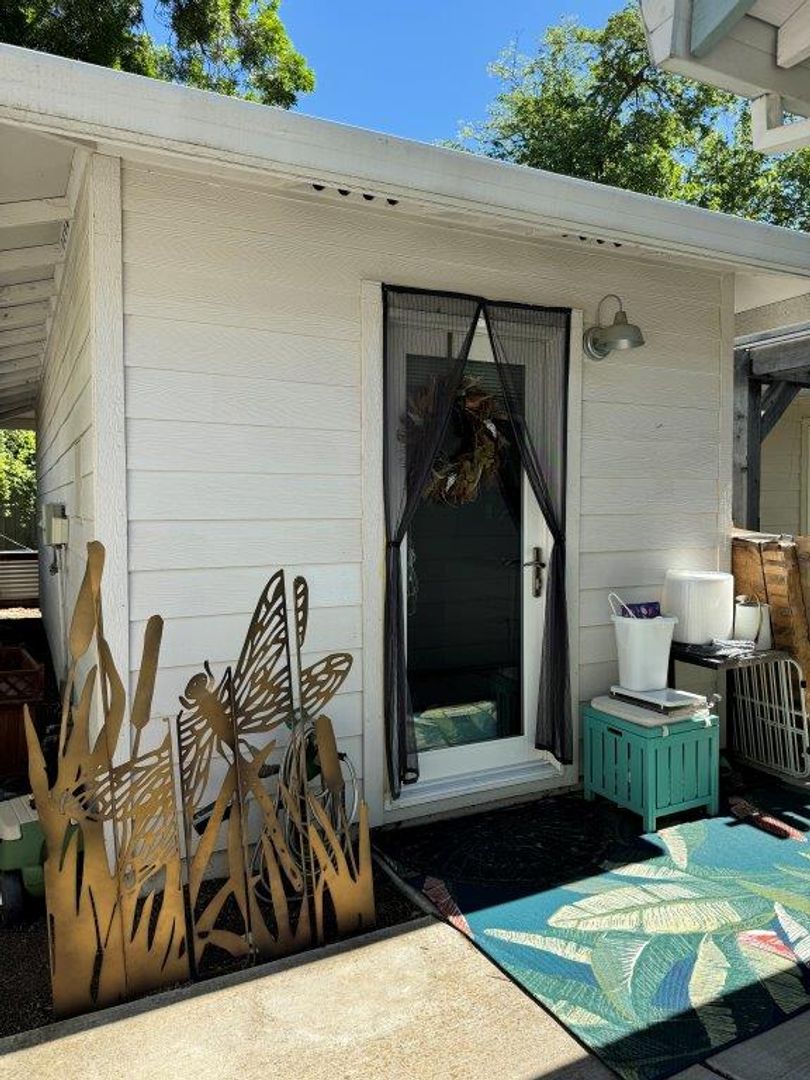 Davis House: 408 Del Oro Avenue