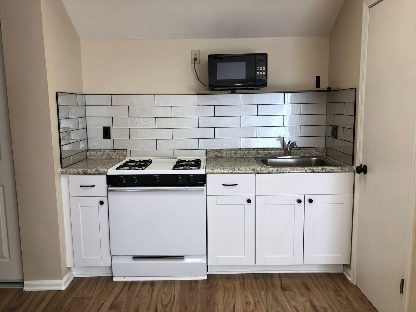 Winters Apartment: 401 Creekside Way