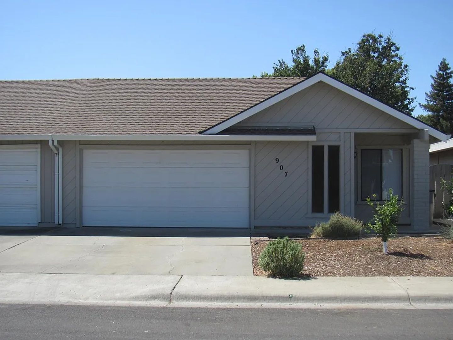 Woodland House: 907 Princeton Place