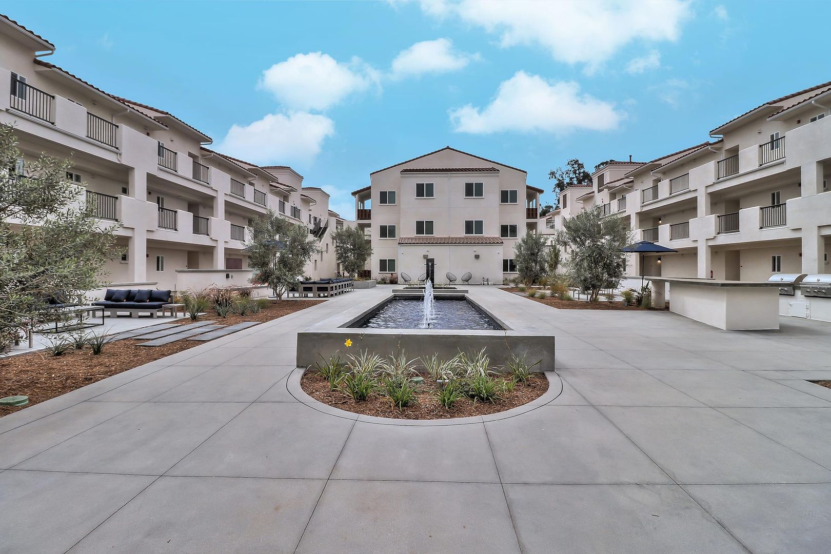 Oxnard Apartment: 2250 E. Pleasant Valley Rd