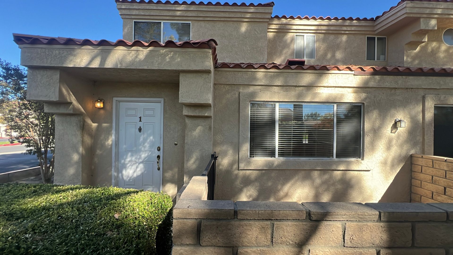 Townhouse in gated community near A.V. College with community Pool and Spa