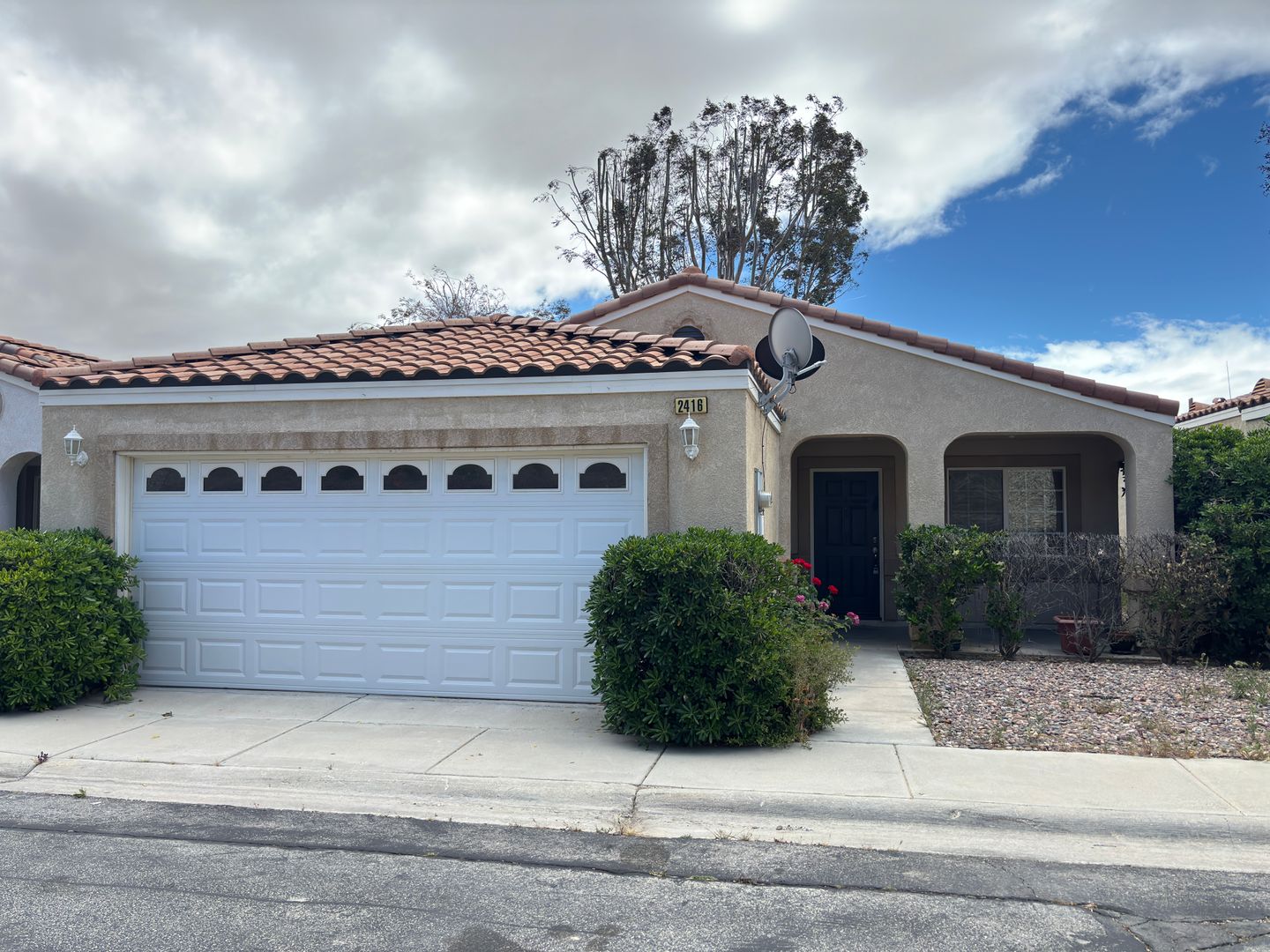 ROSAMOND House: 2416 WEST VALLEY VISTA