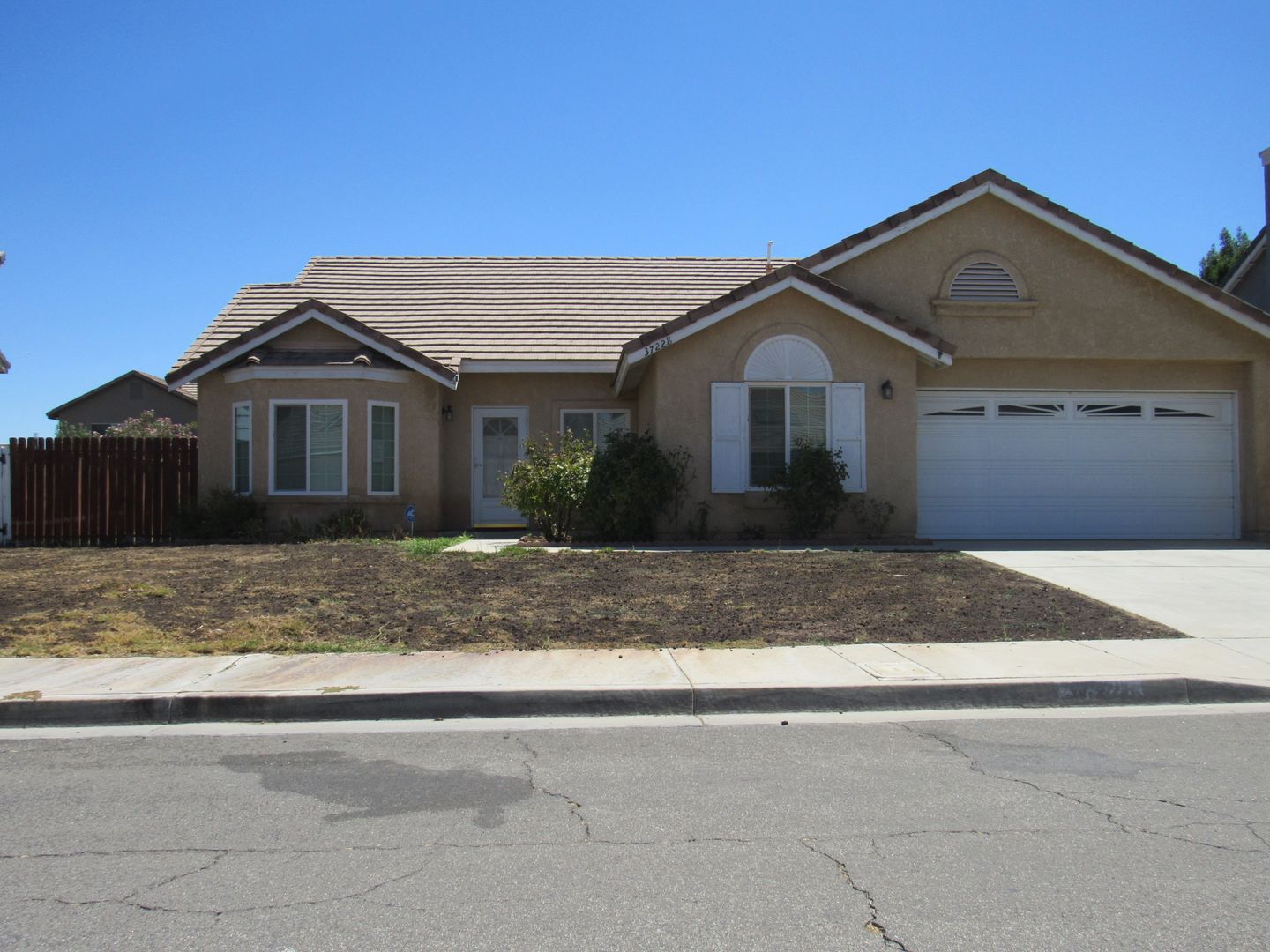 PALMDALE House: 37228 WATERMAN AVENUE