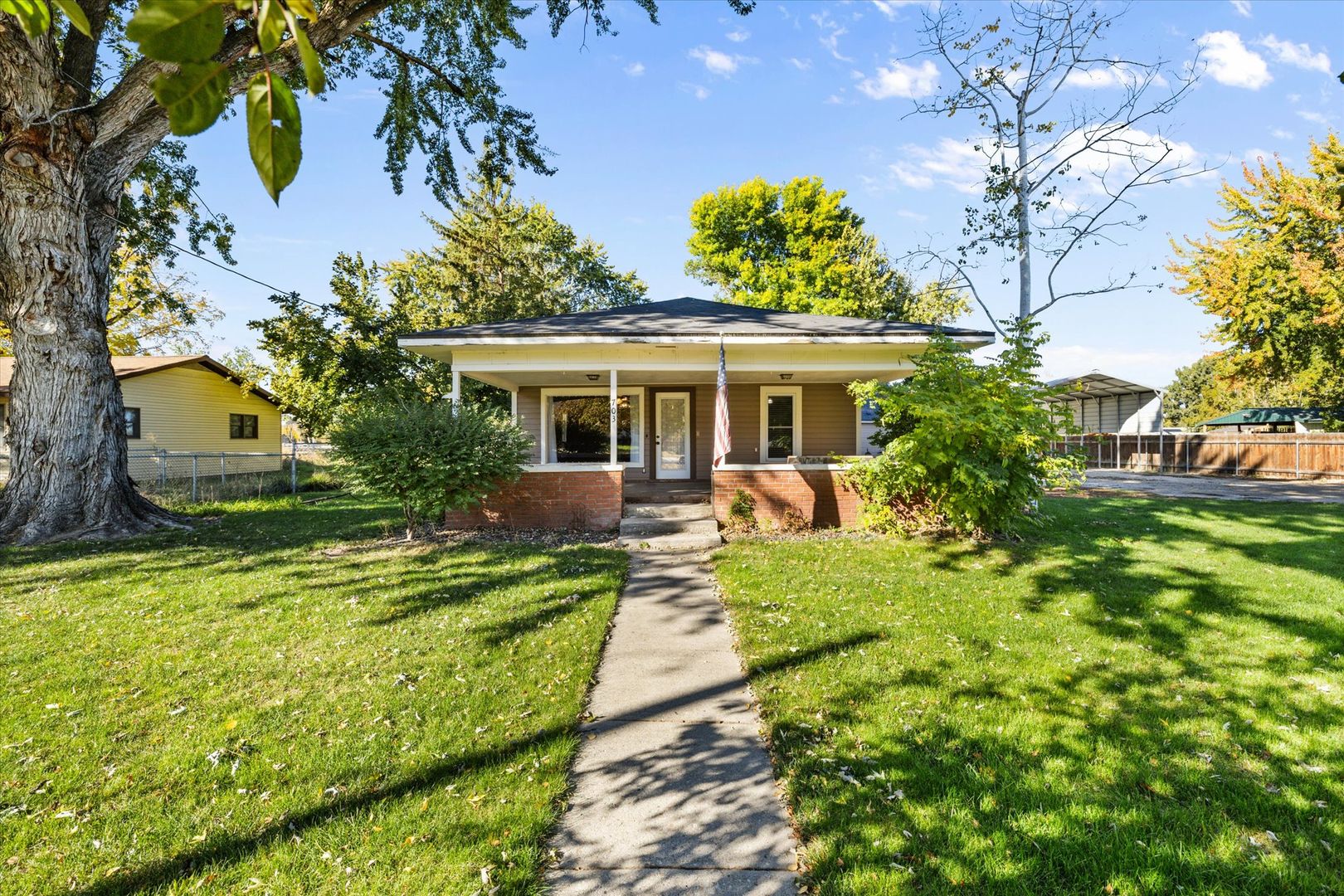 Star House: 703 S Main St