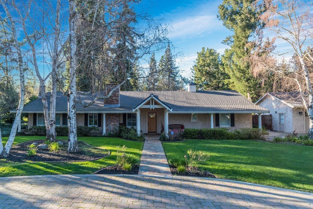 Alamo House: 150 Wayne Ave