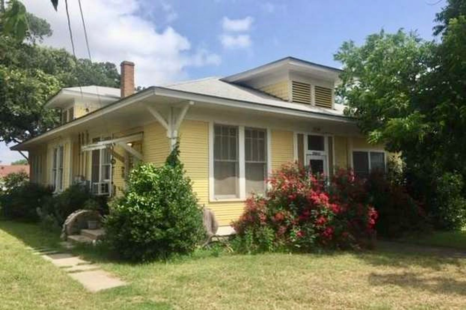 Brownwood Apartment: 2001 Brady Ave