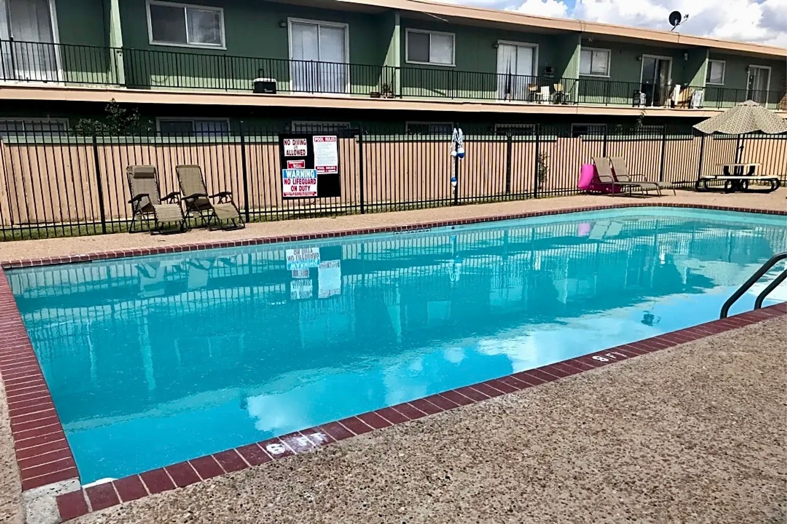 Brownwood Apartment: 2001 Brady Ave
