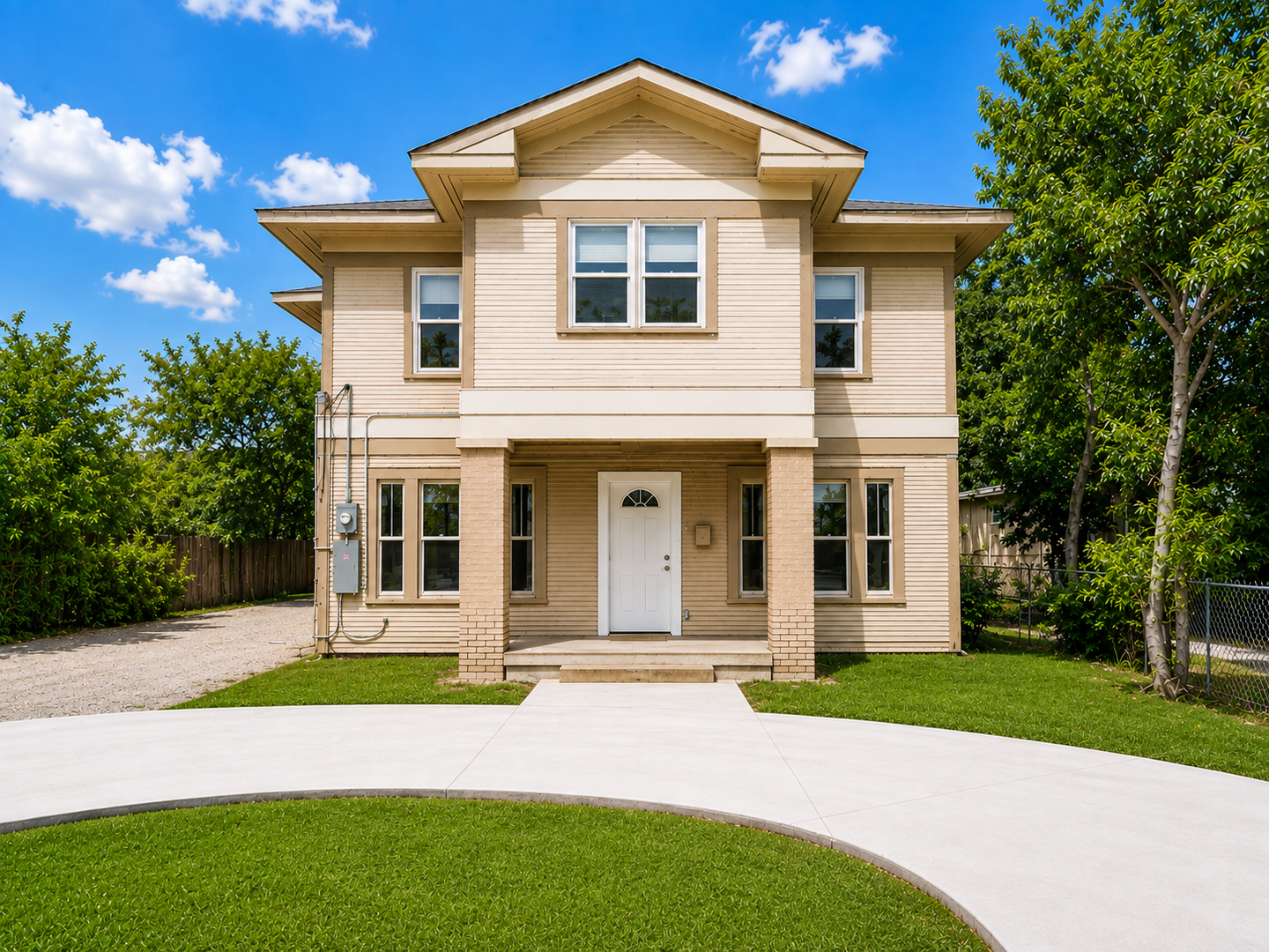 Brownwood Apartment: 2001 Brady Ave