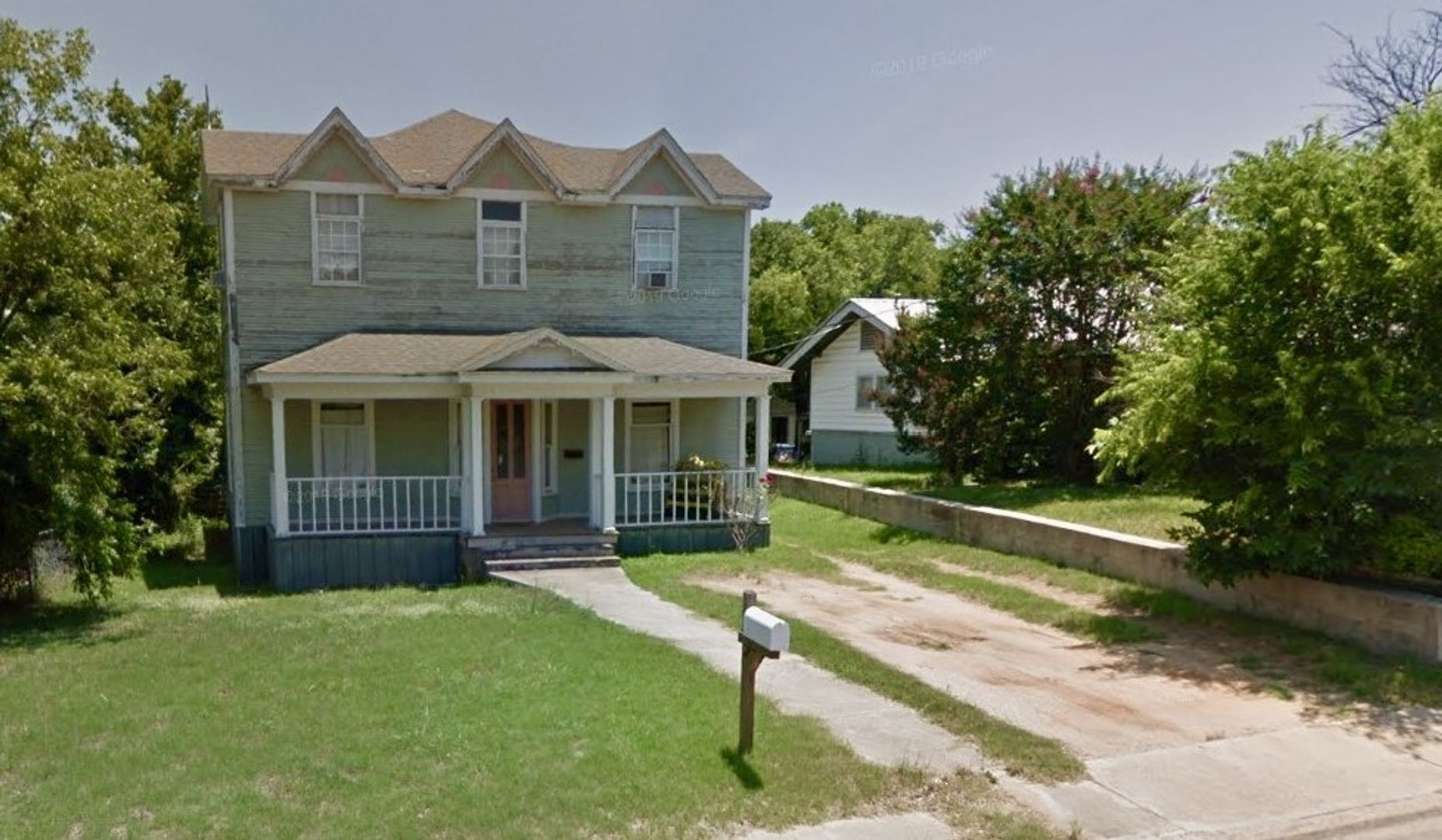 Brownwood Apartment: 2001 Brady Ave