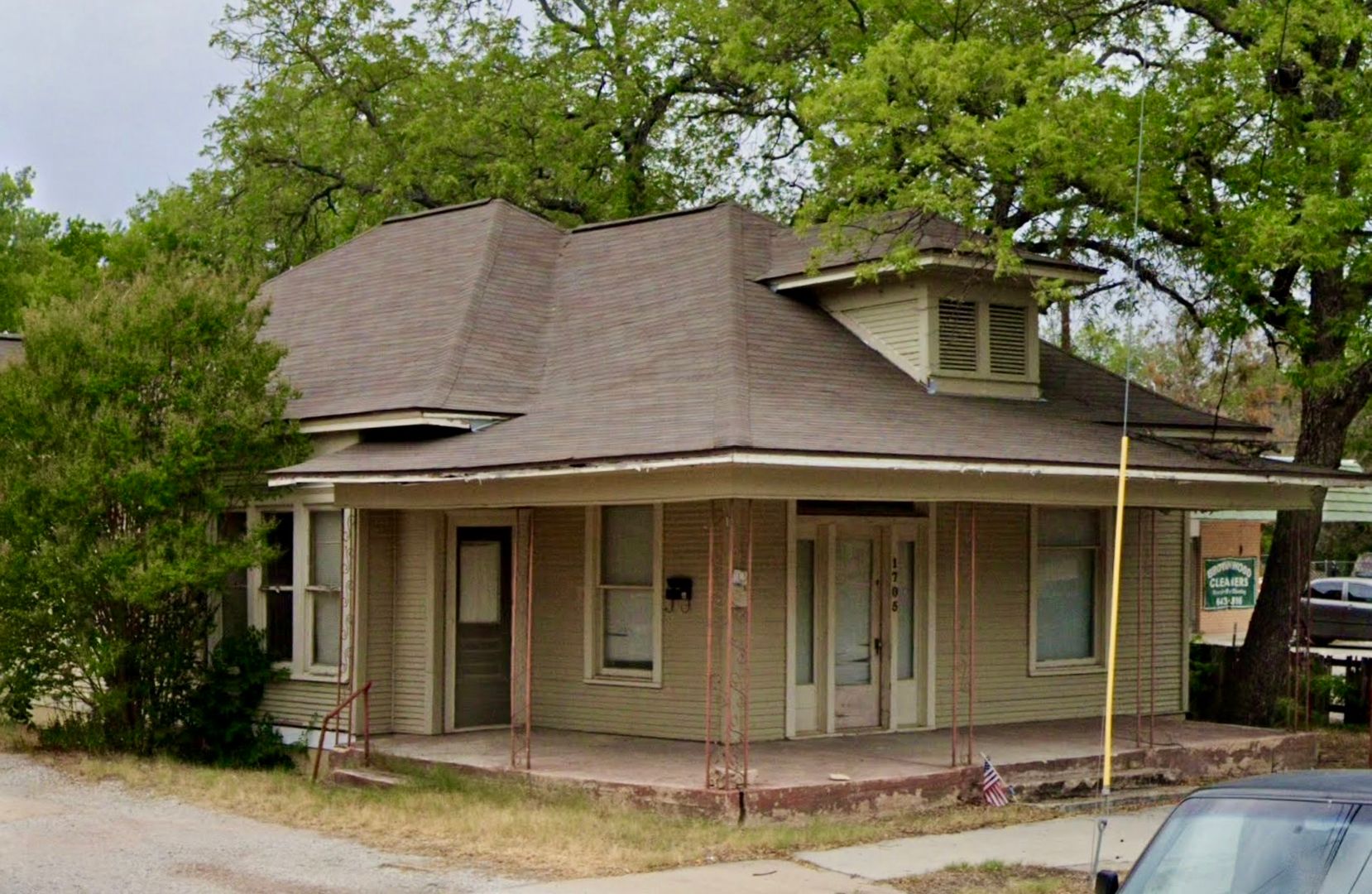 Brownwood Apartment: 2001 Brady Ave