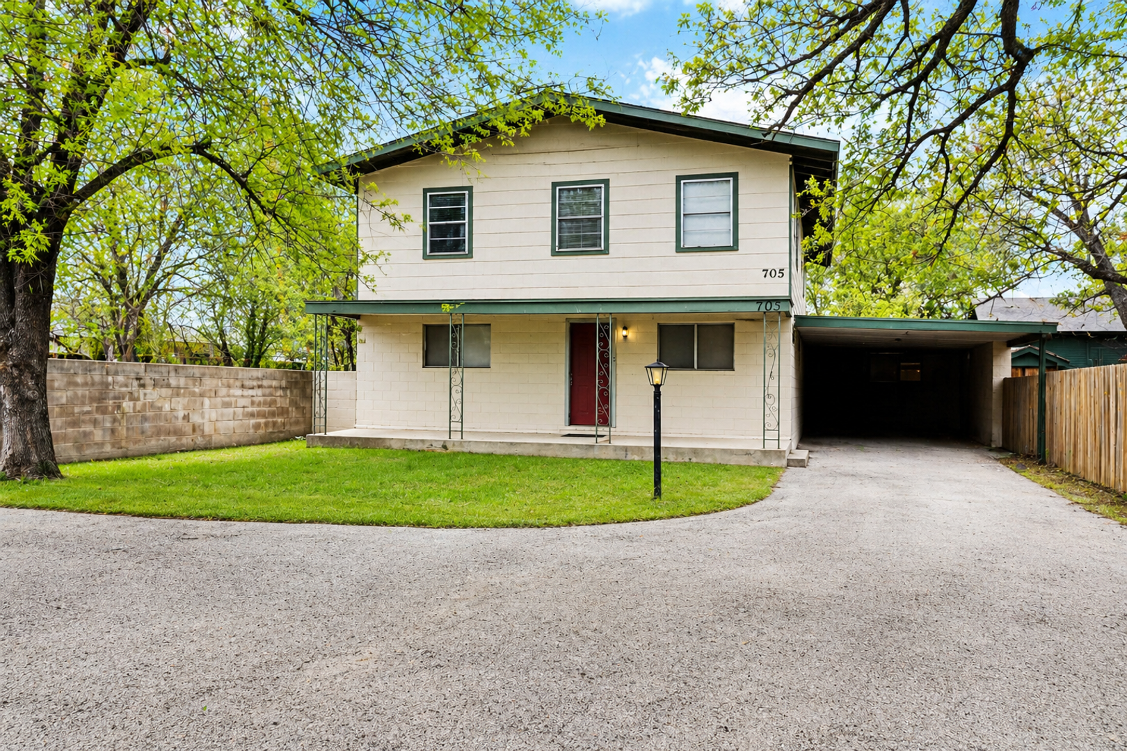 Brownwood Apartment: 2001 Brady Ave
