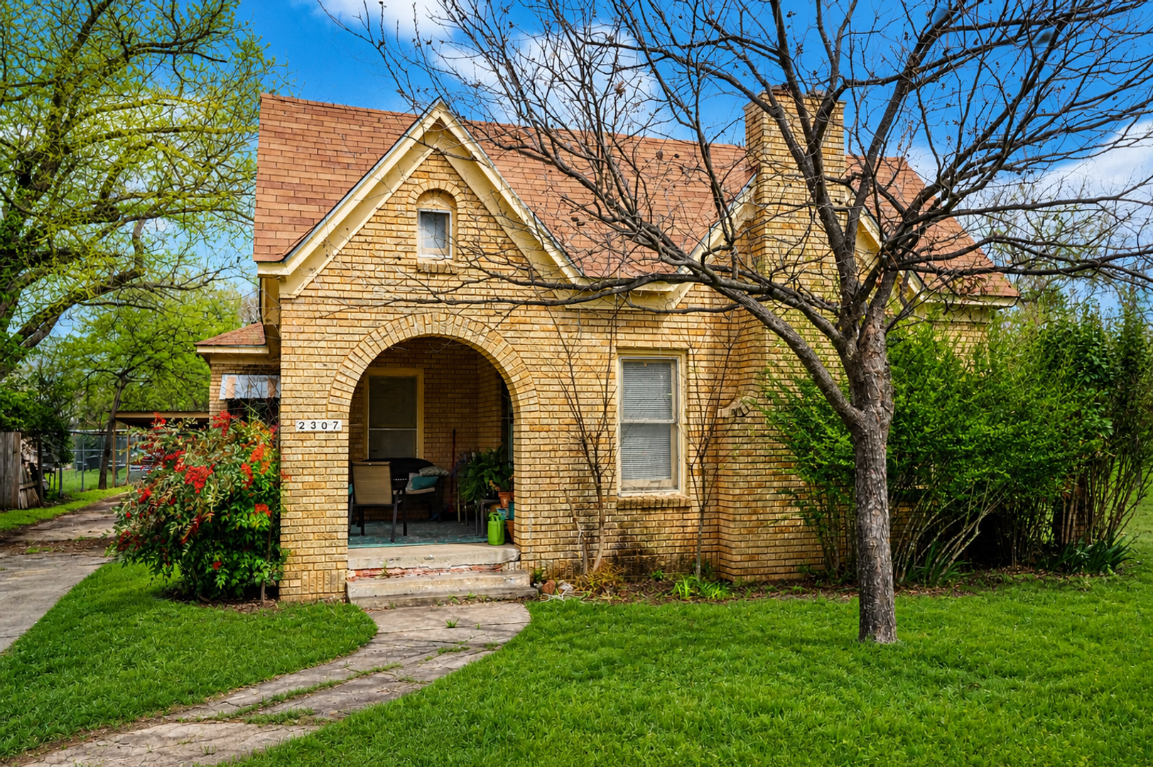 Brownwood Apartment: 2001 Brady Ave