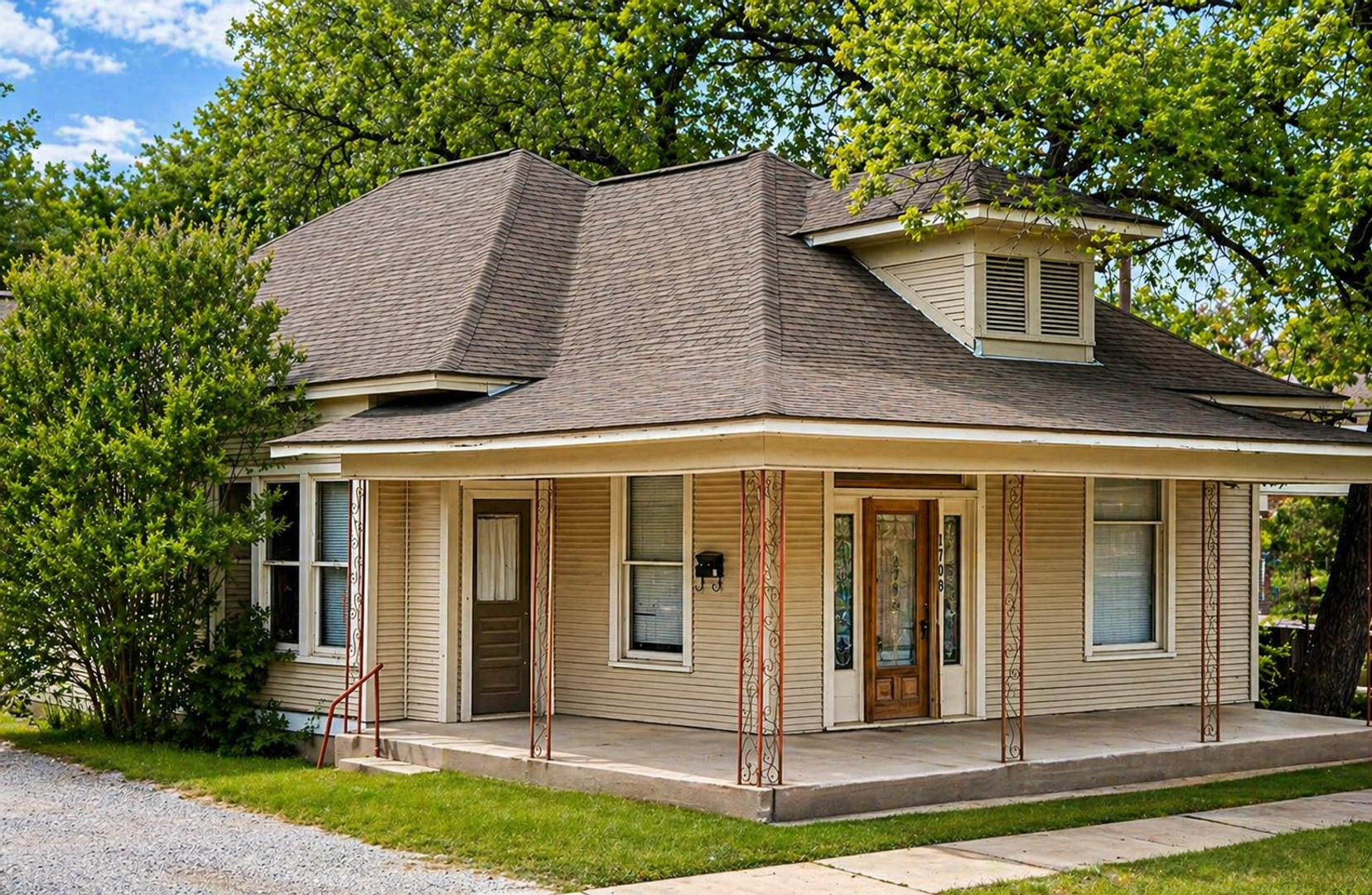 Brownwood Apartment: 2001 Brady Ave