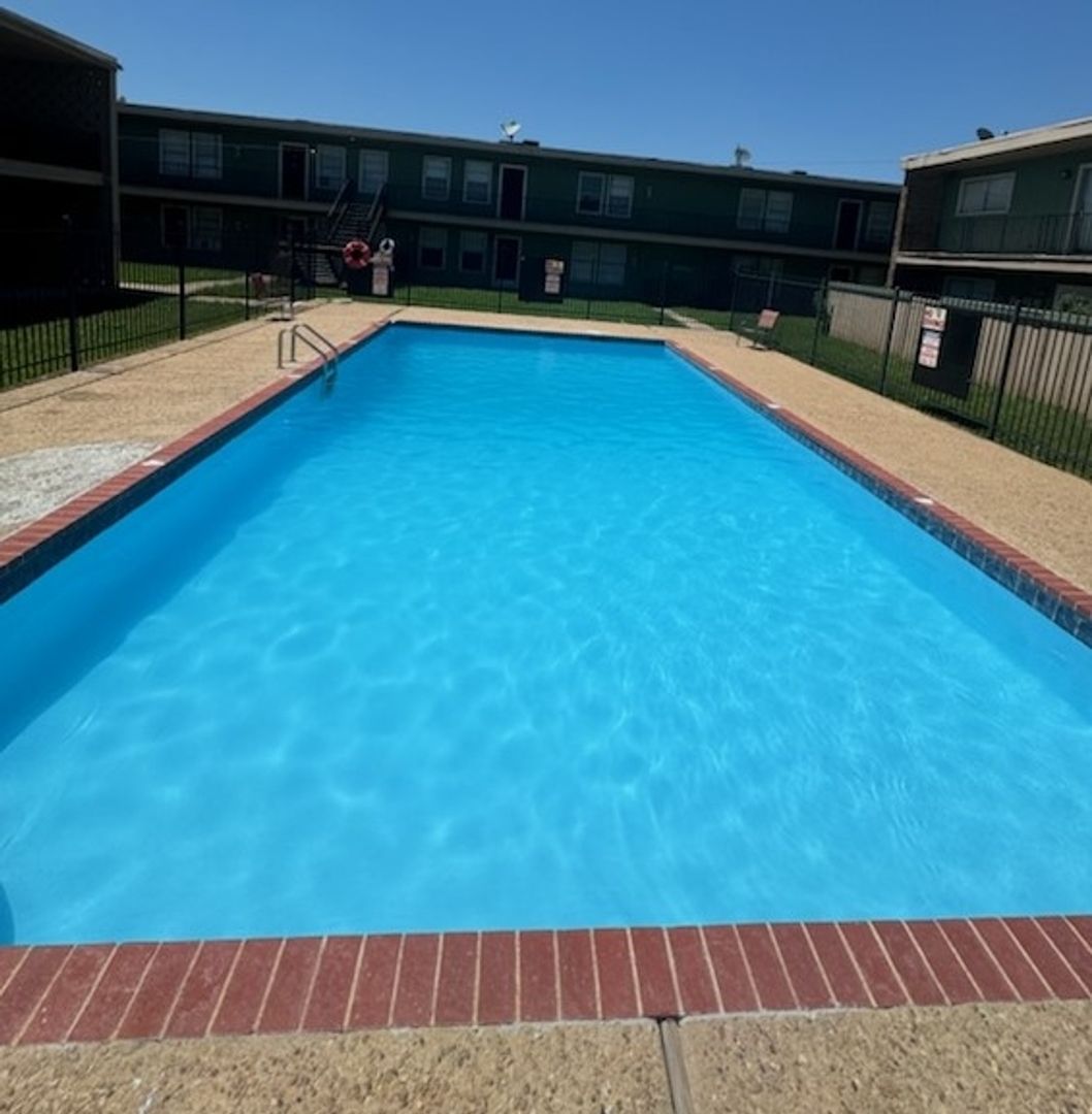 Brownwood Apartment: 2001 Brady Ave