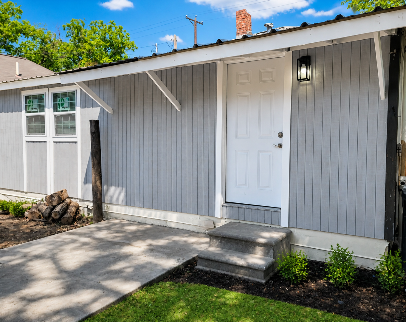 Brownwood Apartment: 2001 Brady Ave
