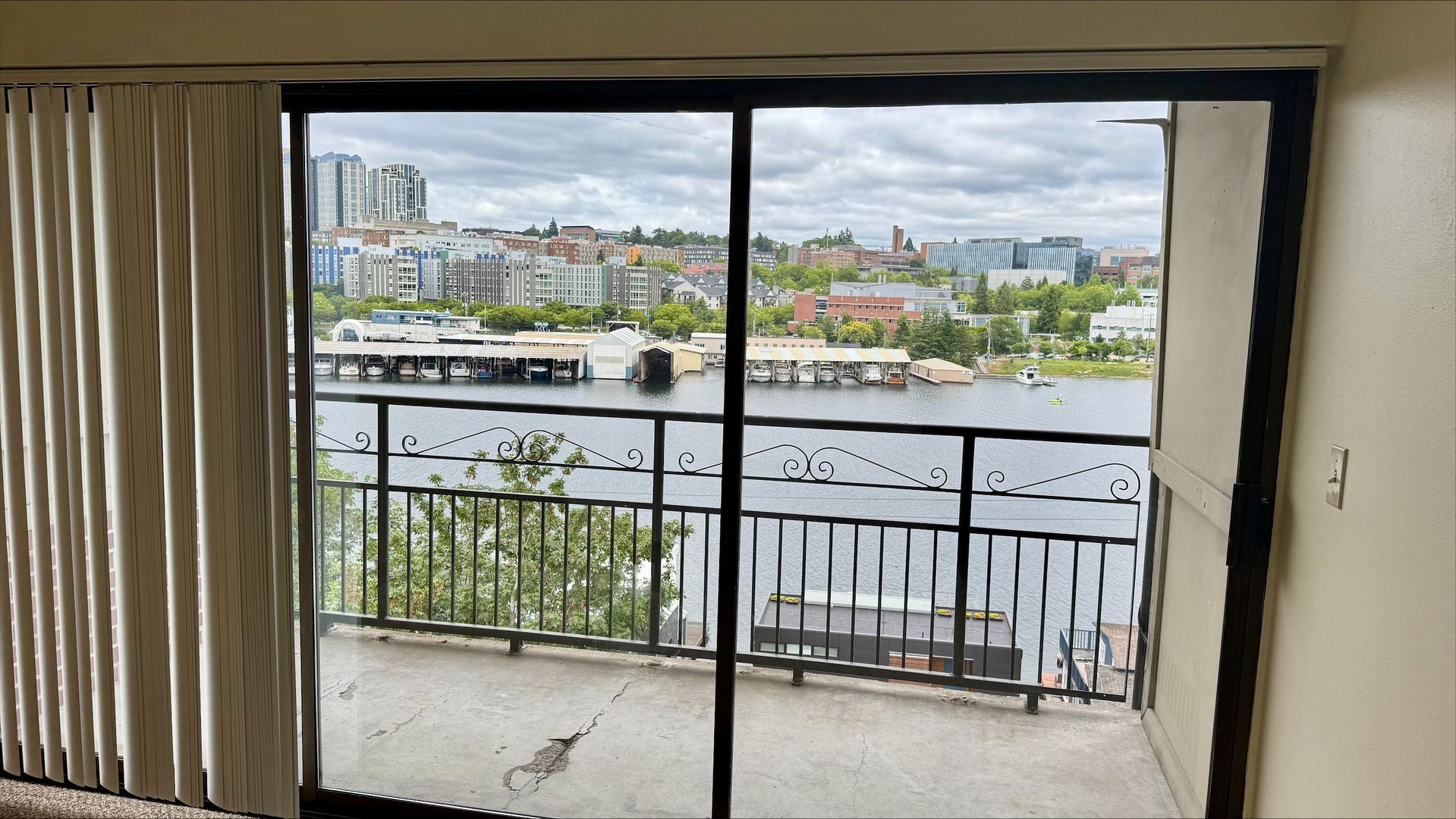 Seattle Apartment: 3240 Fuhrman Ave E