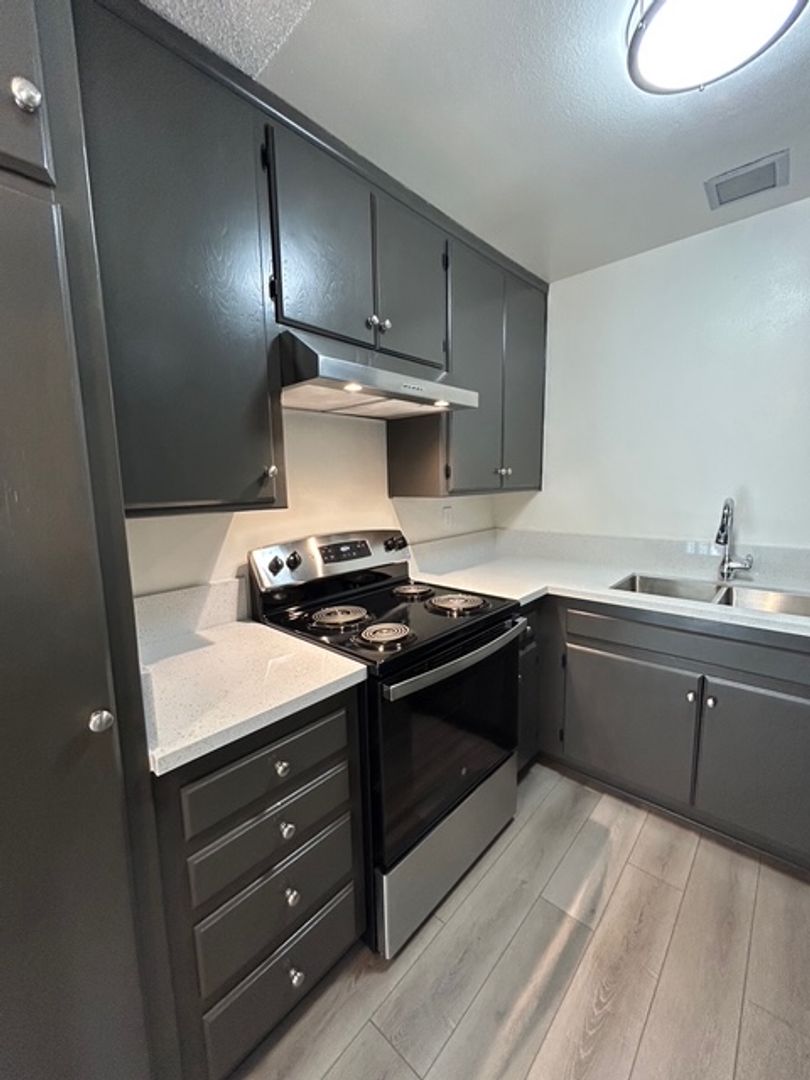 La Mesa Apartment: 4641 Date Ave.