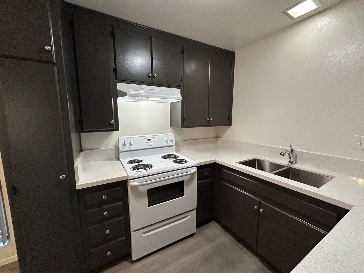 La Mesa Apartment: 4641 Date Ave.