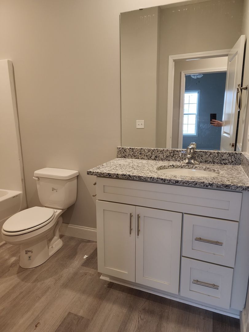 Bowling Green Apartment: 2260 Hickory St.